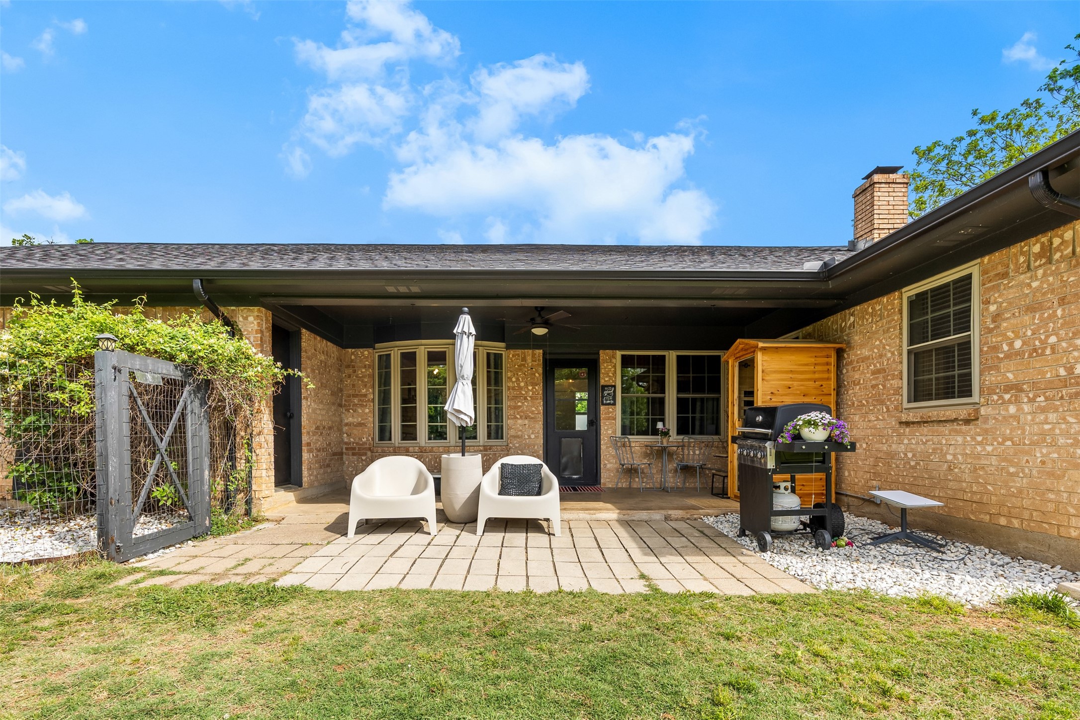109 Hillside Drive W Burleson TX 76028