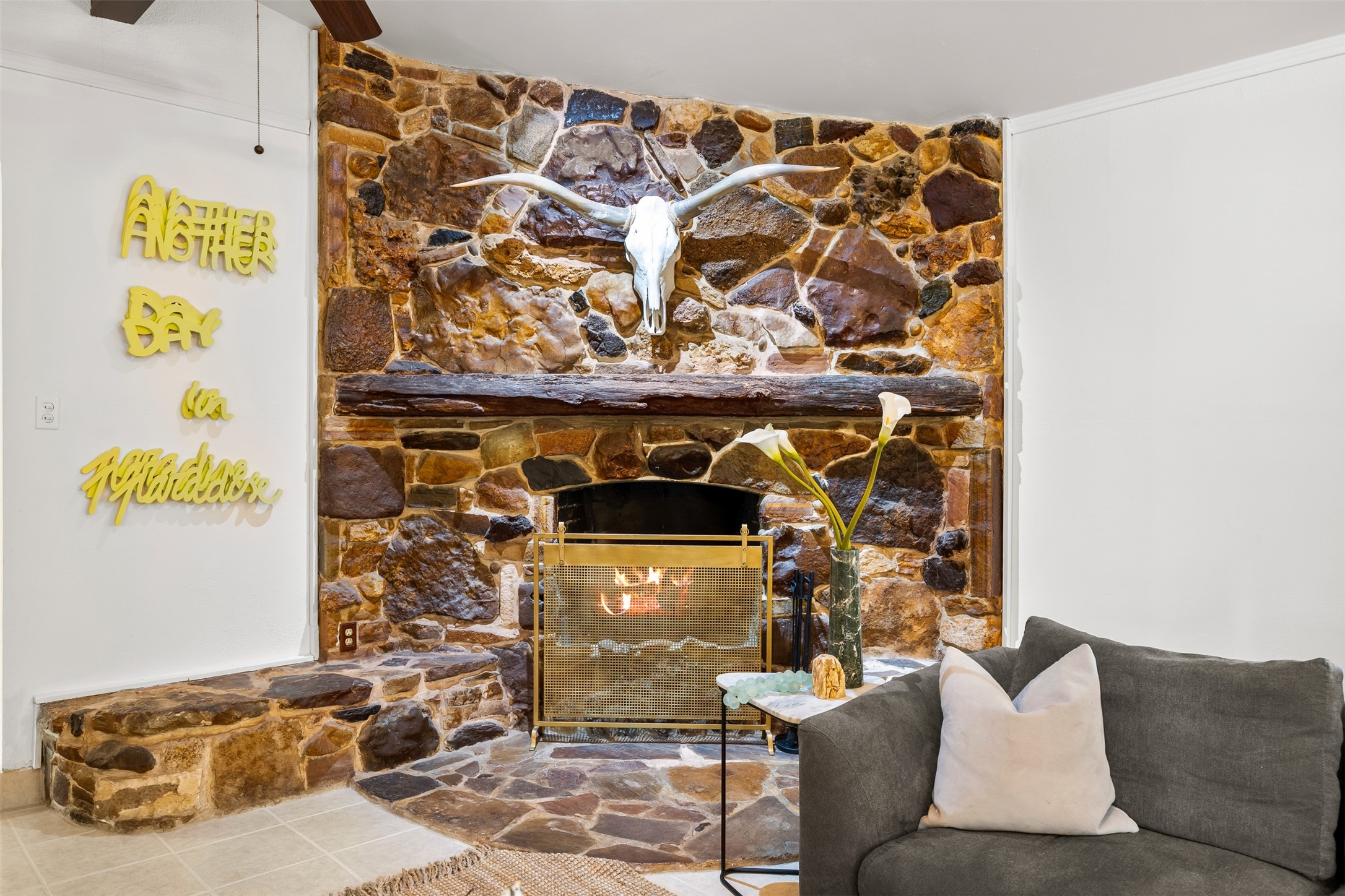 109 Hillside Drive W Burleson TX 76028