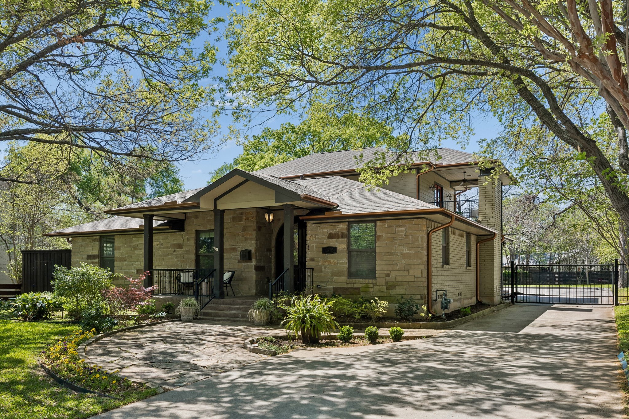 1572 Stemmons Avenue Dallas TX 75208