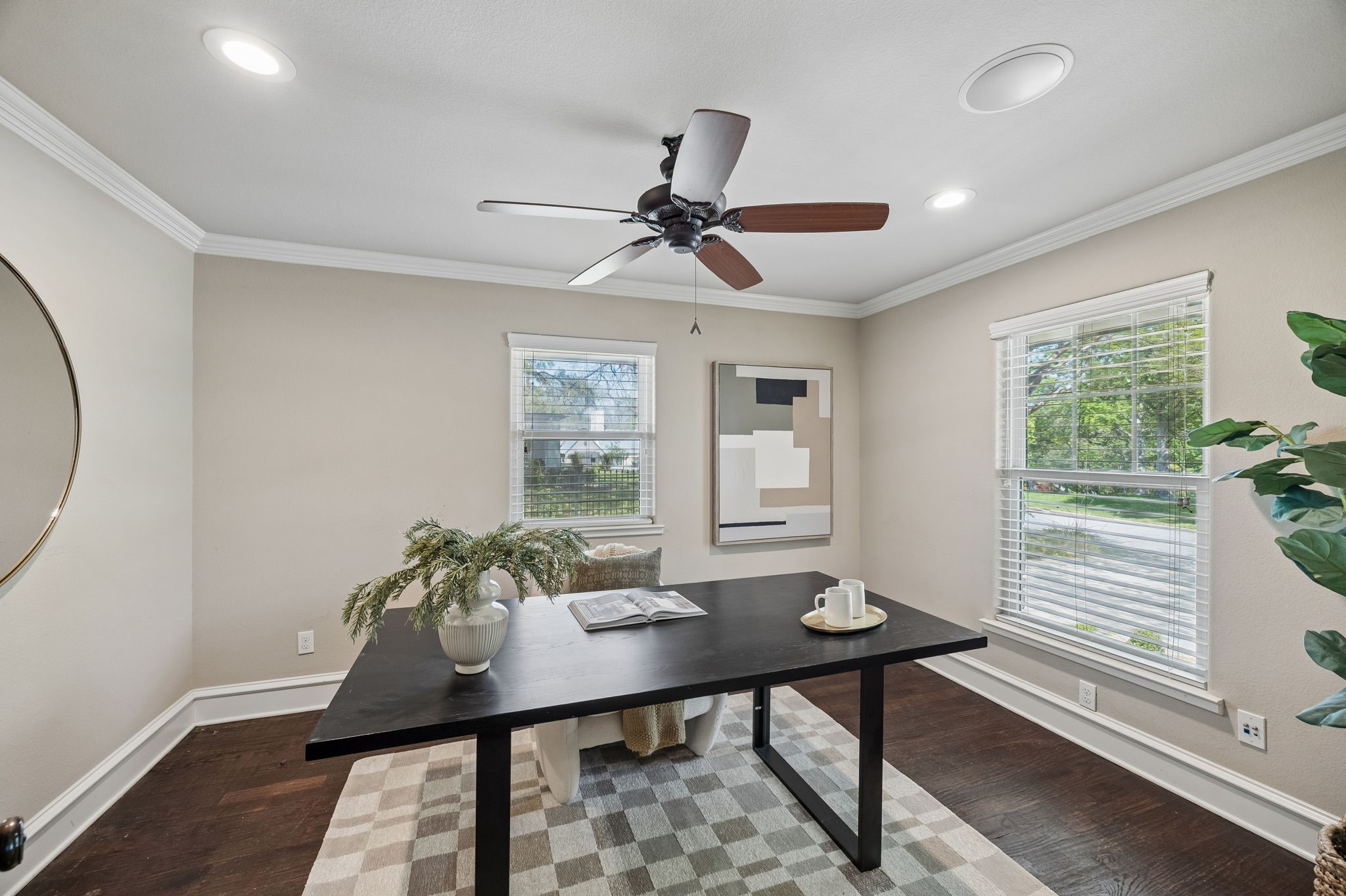 1572 Stemmons Avenue Dallas TX 75208