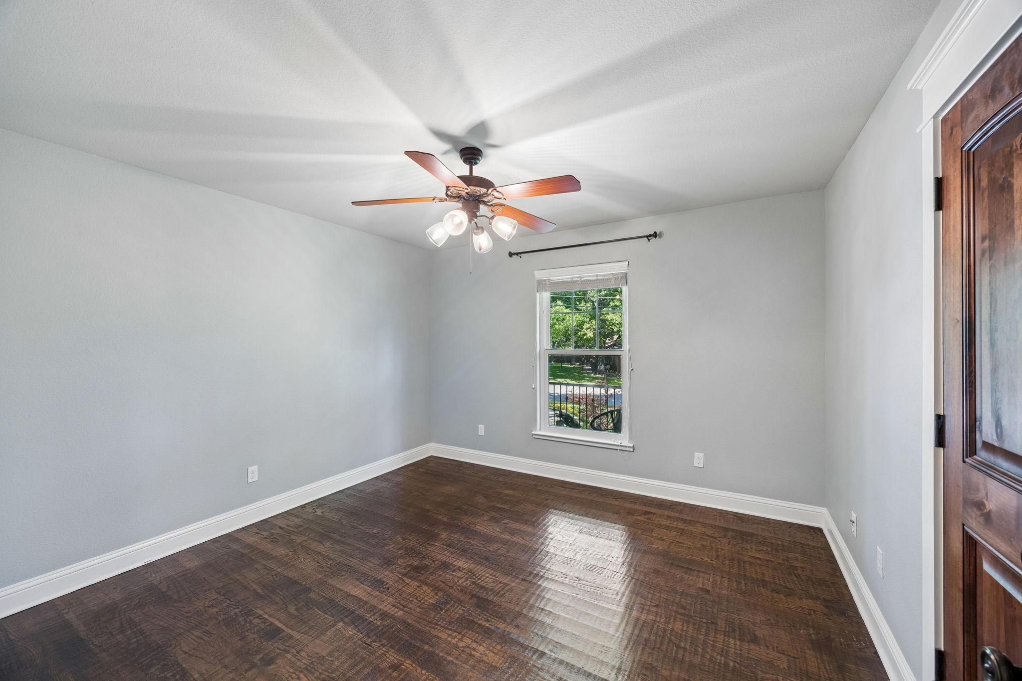 1572 Stemmons Avenue Dallas TX 75208