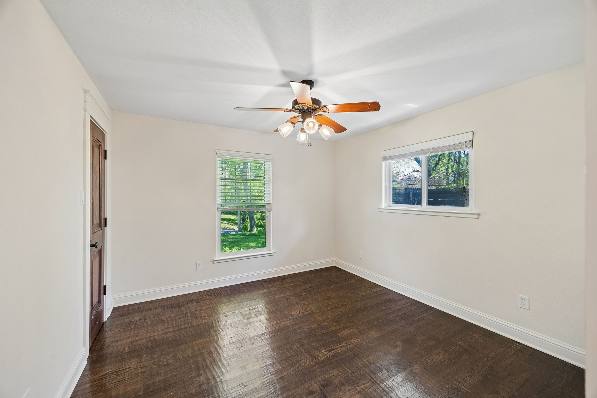 1572 Stemmons Avenue Dallas TX 75208