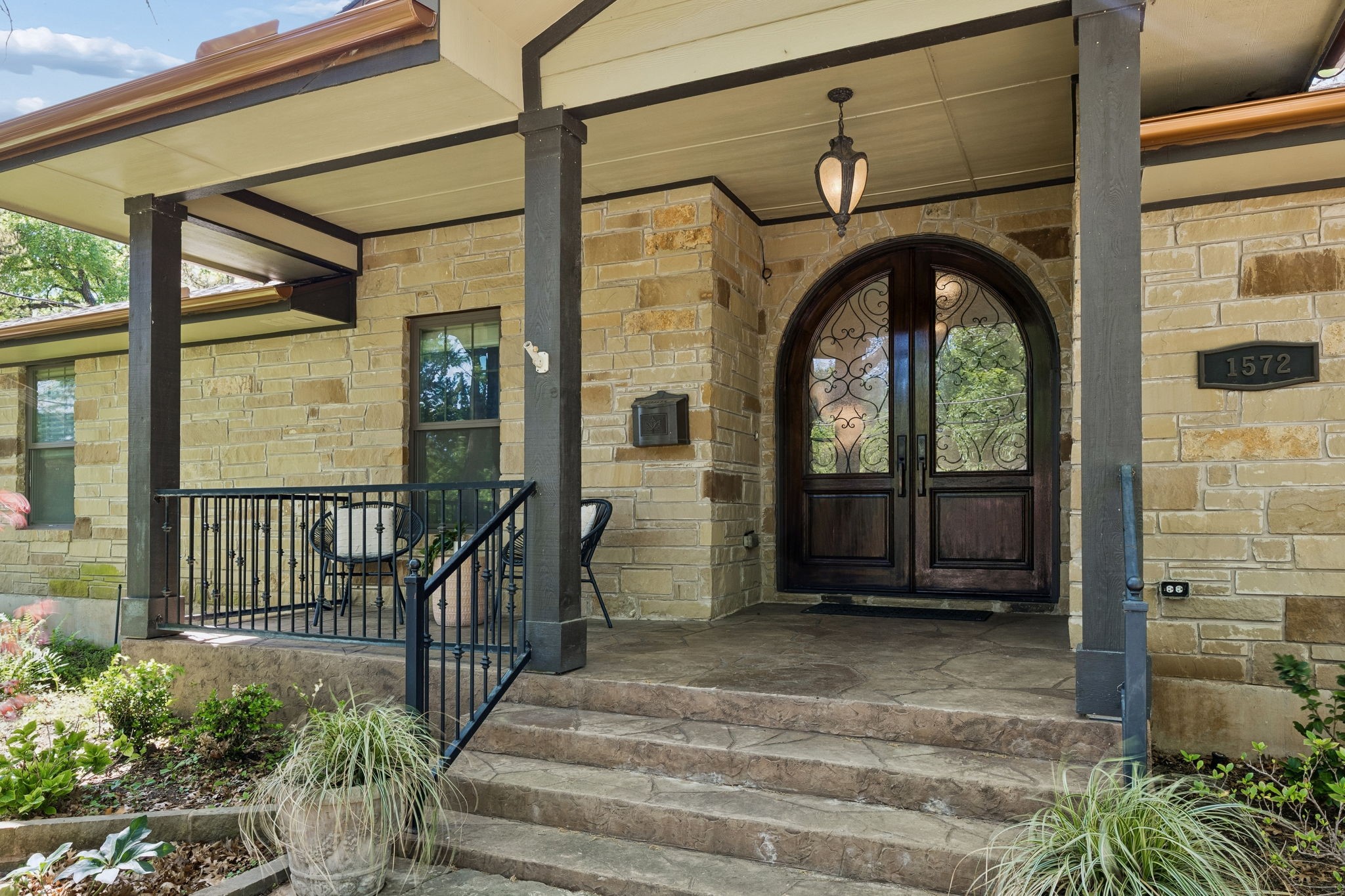 1572 Stemmons Avenue Dallas TX 75208