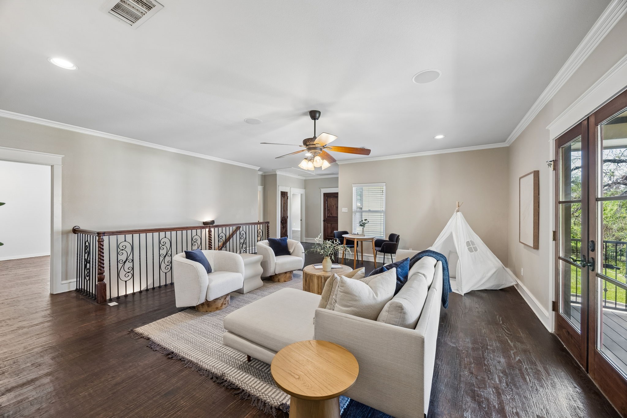 1572 Stemmons Avenue Dallas TX 75208
