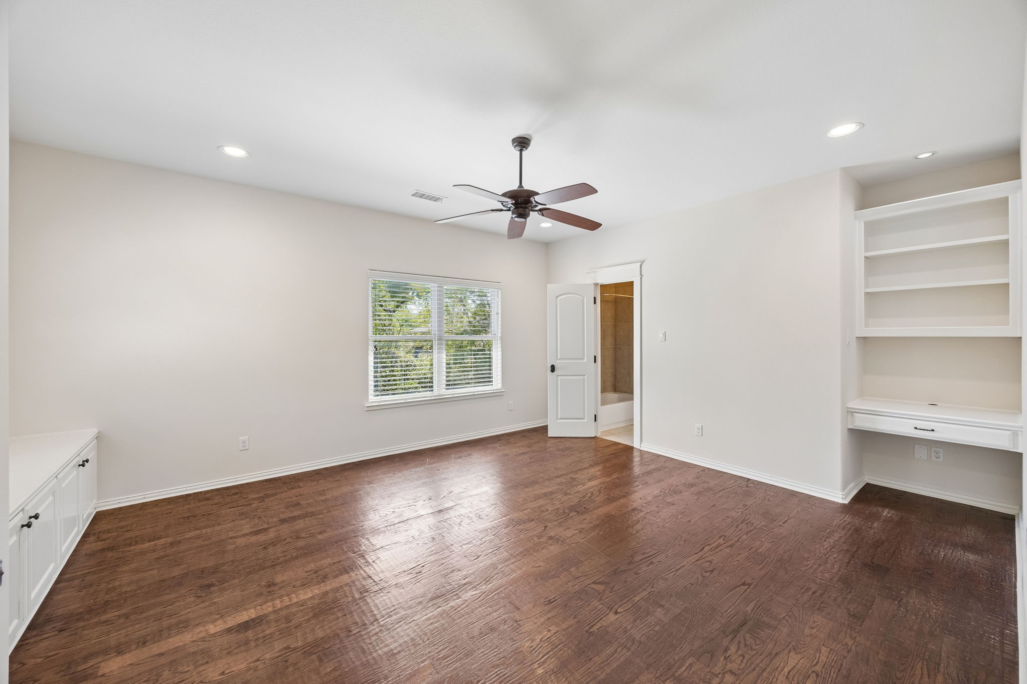1572 Stemmons Avenue Dallas TX 75208