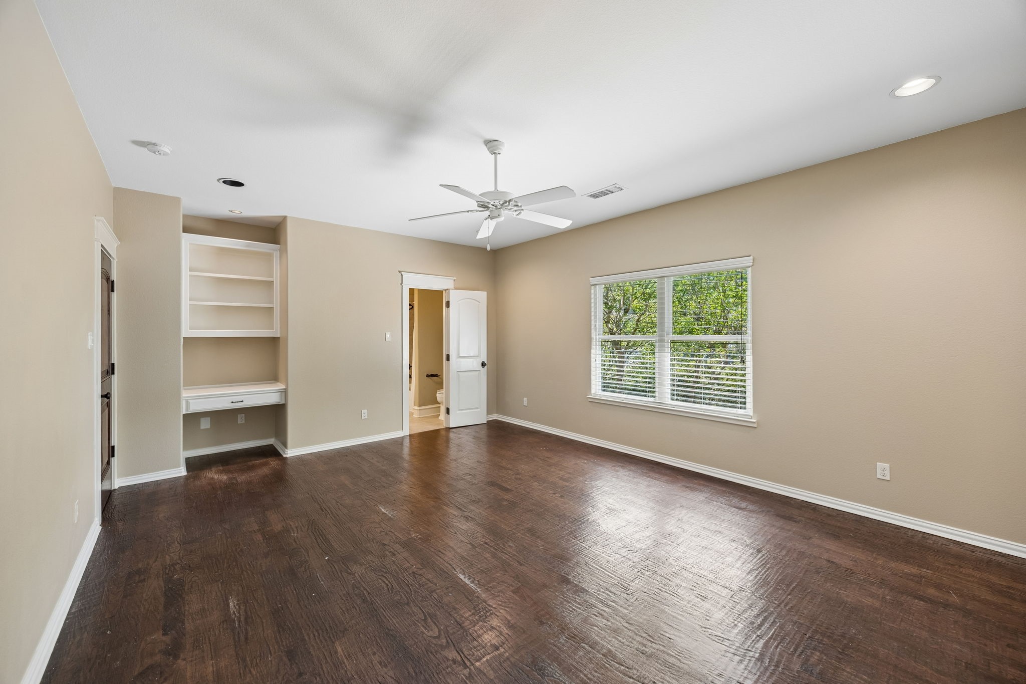 1572 Stemmons Avenue Dallas TX 75208