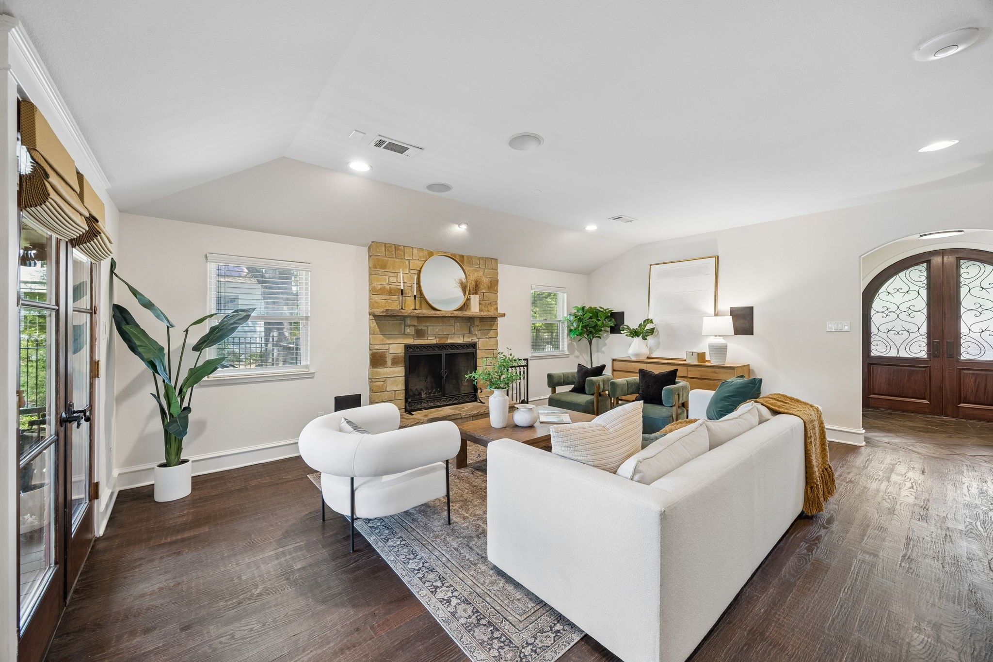1572 Stemmons Avenue Dallas TX 75208