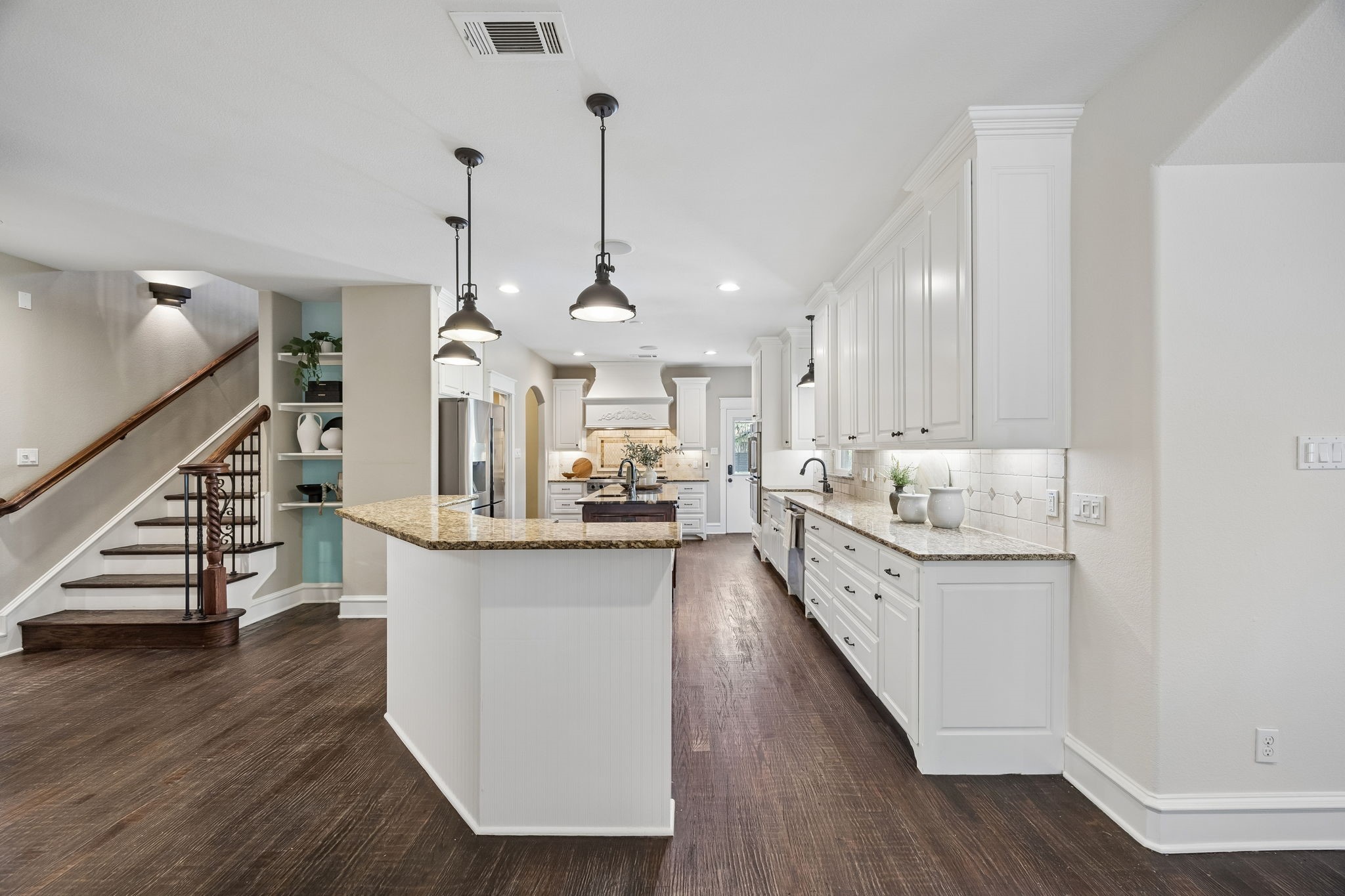 1572 Stemmons Avenue Dallas TX 75208