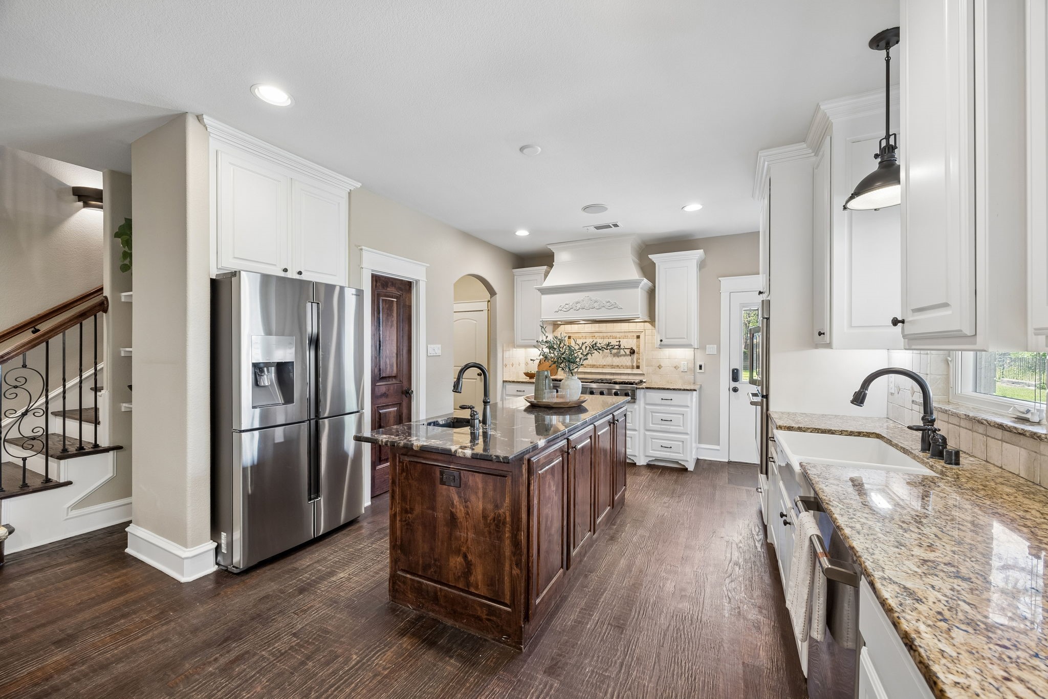 1572 Stemmons Avenue Dallas TX 75208