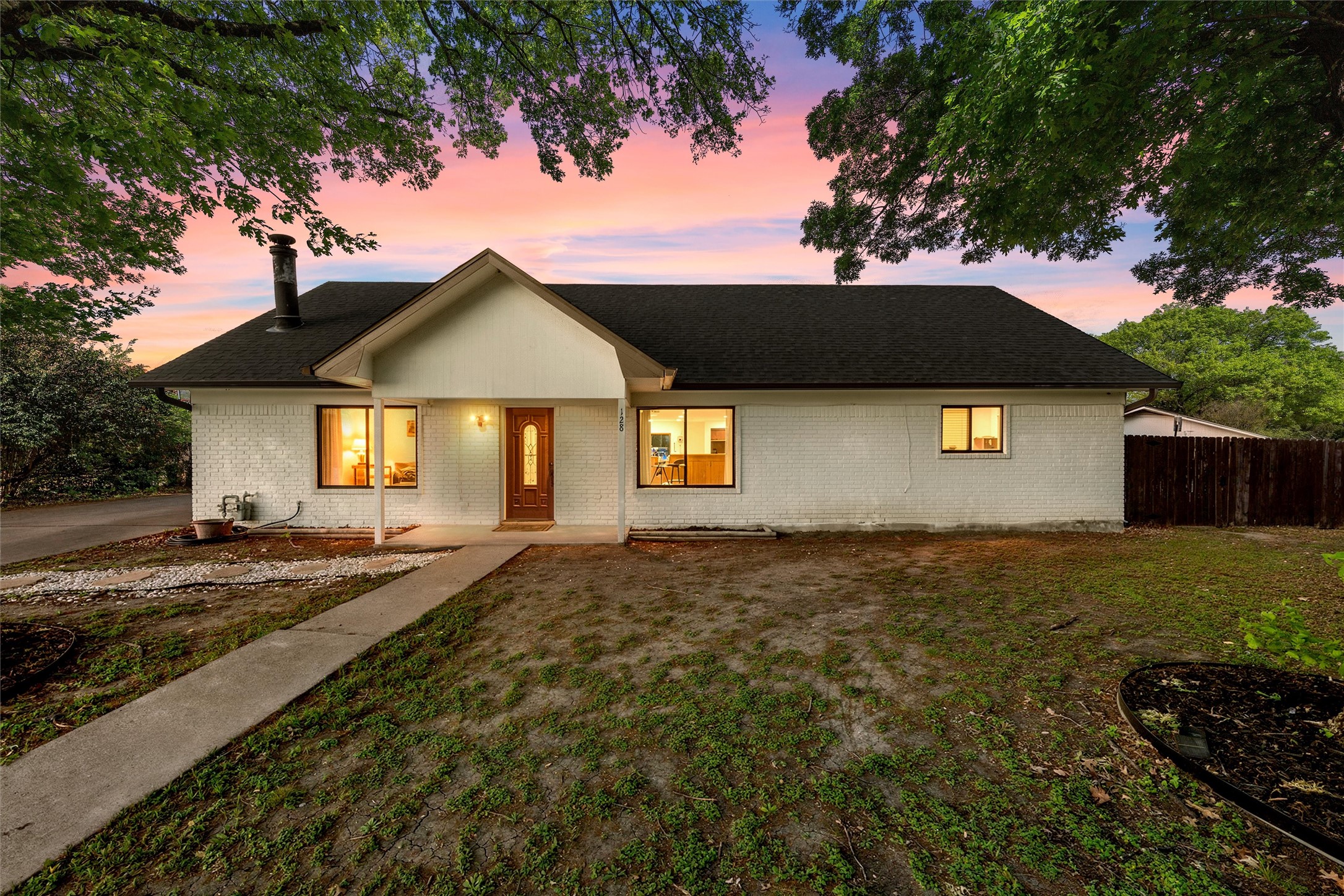128 E Johnson Street Hewitt TX 76643