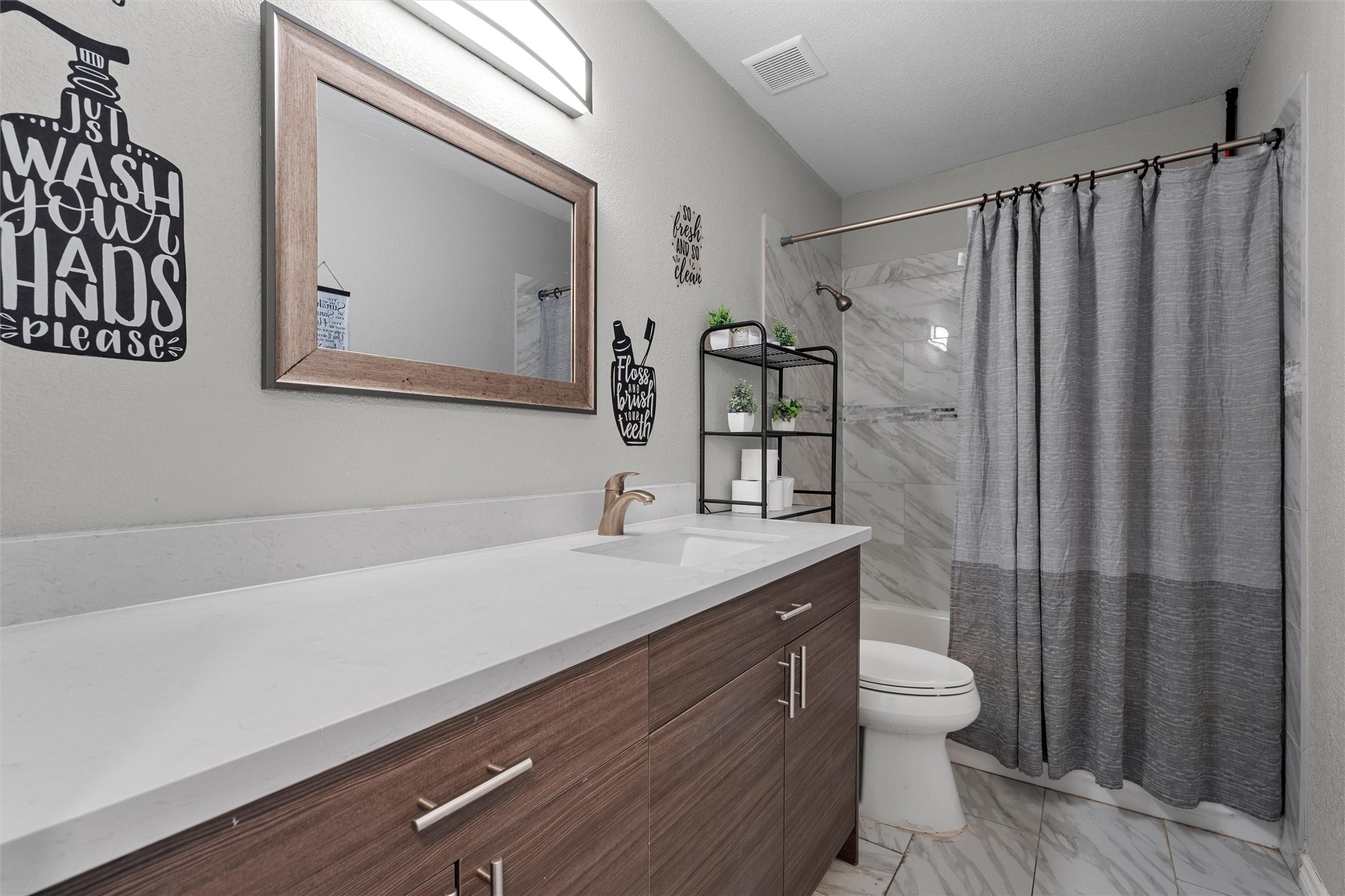 128 E Johnson Street Hewitt TX 76643