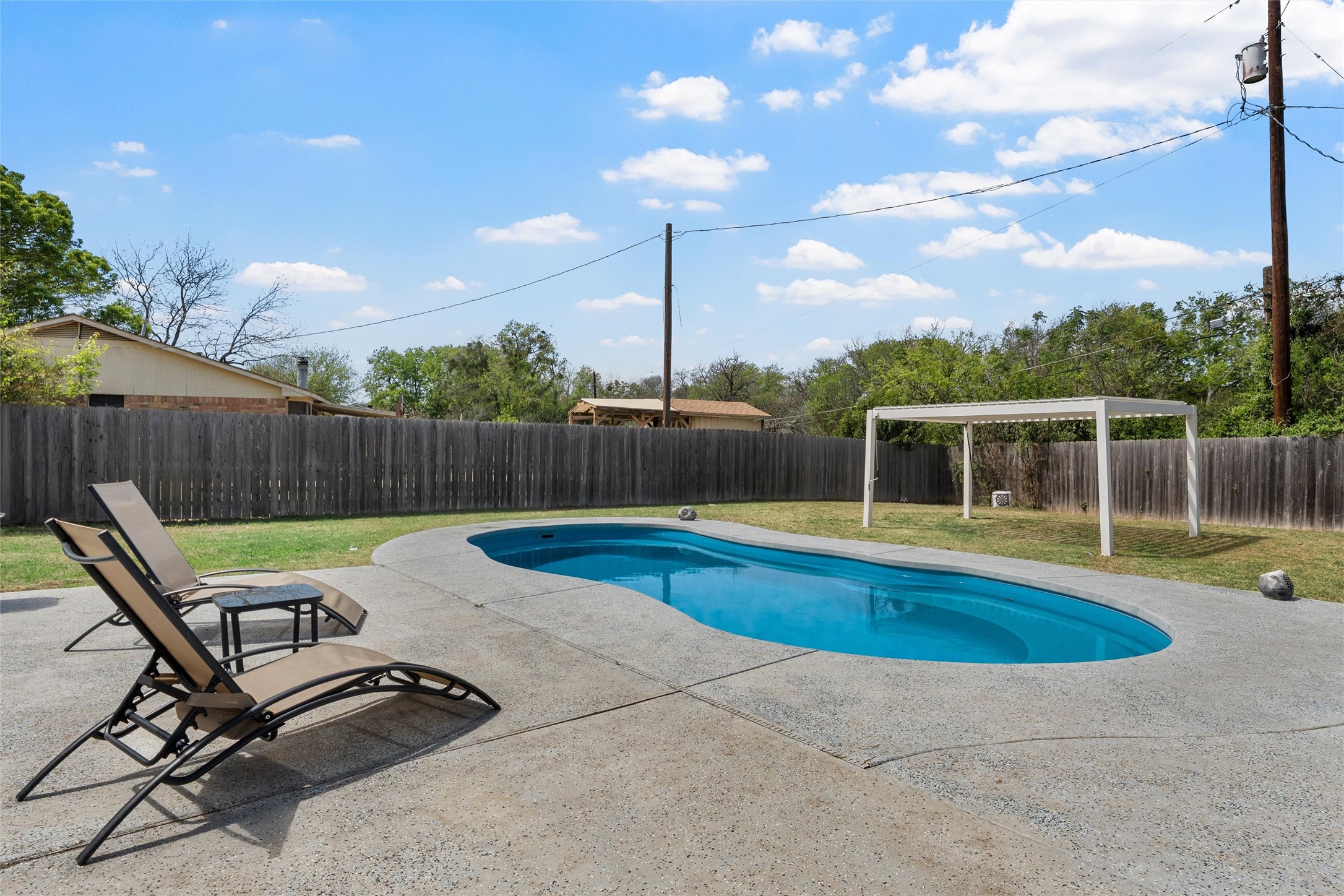 128 E Johnson Street Hewitt TX 76643
