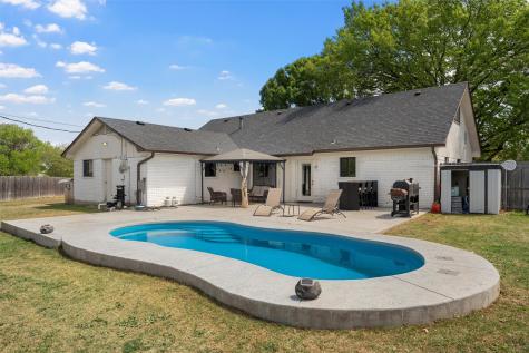 128 E Johnson Street Hewitt TX 76643