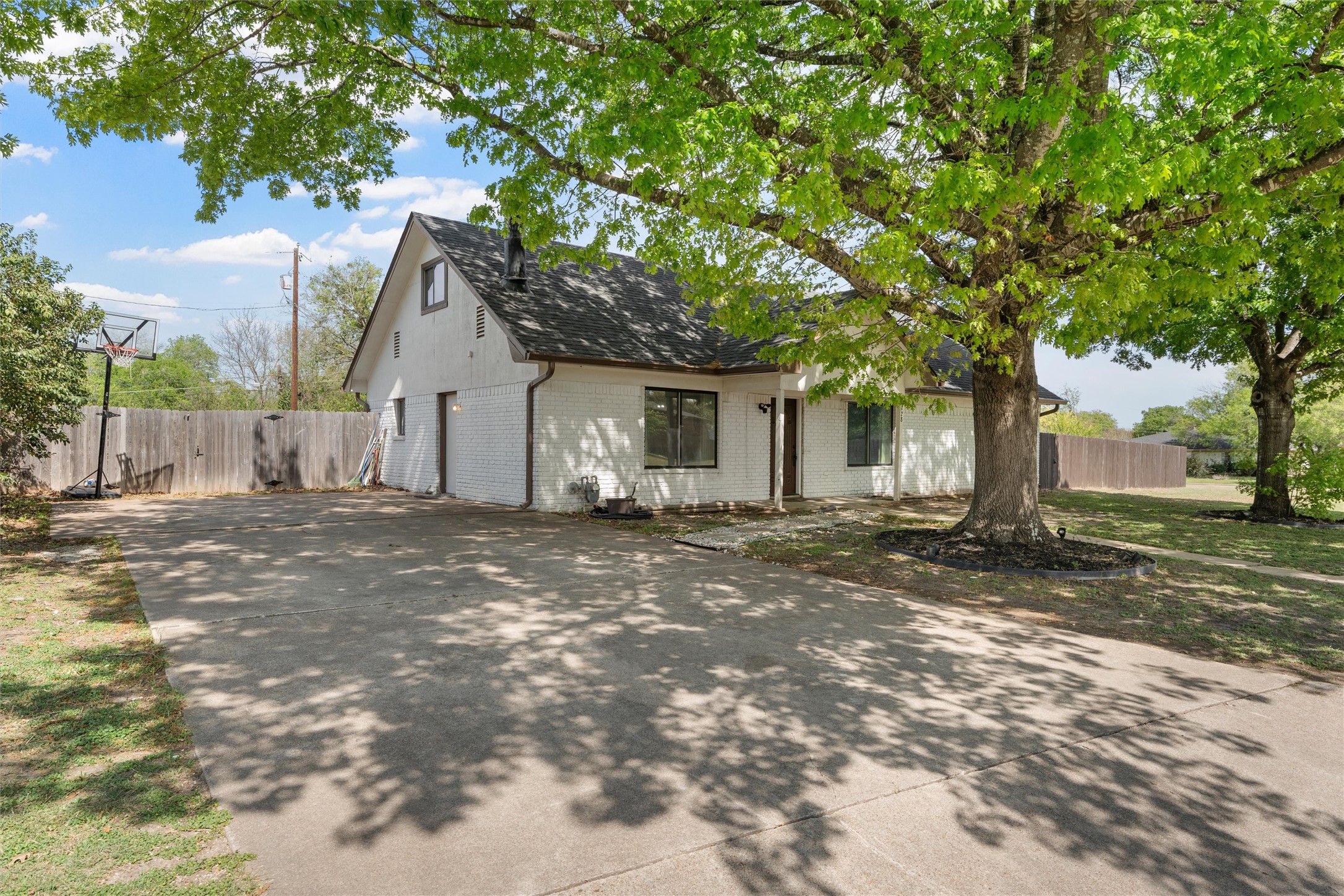 128 E Johnson Street Hewitt TX 76643