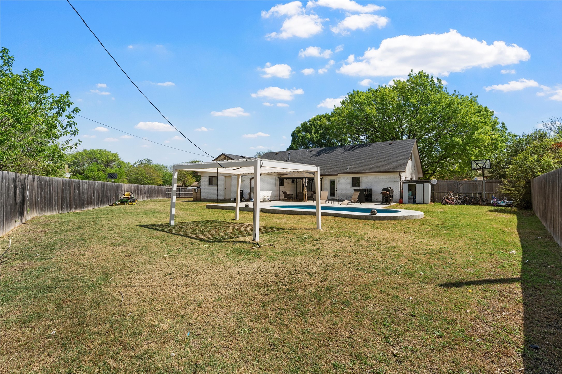 128 E Johnson Street Hewitt TX 76643