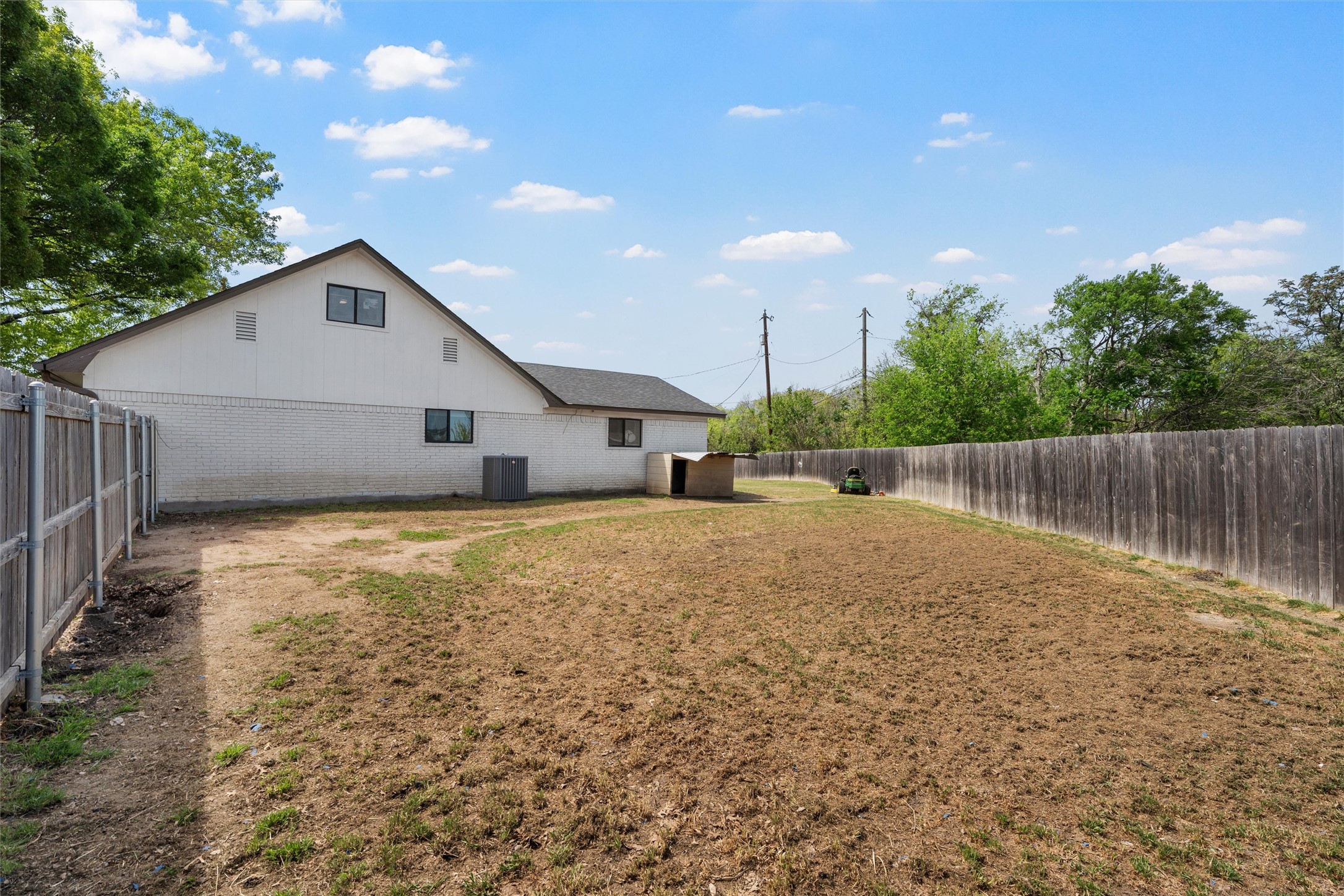 128 E Johnson Street Hewitt TX 76643