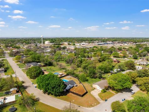 128 E Johnson Street Hewitt TX 76643