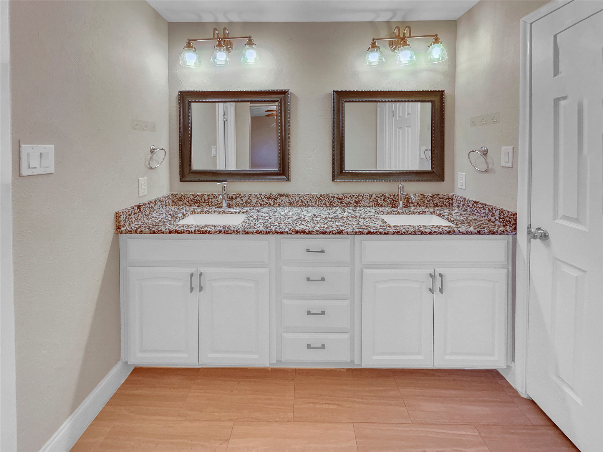 1736 Reynoldston Lane Dallas TX 75232
