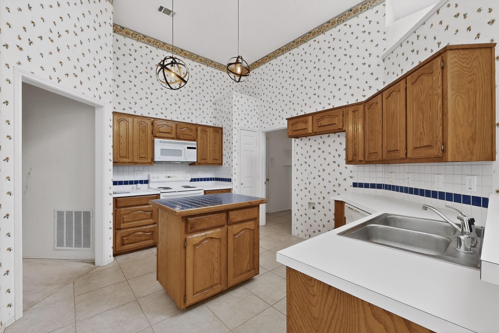 2086 Montclair Lane Lewisville TX 75067