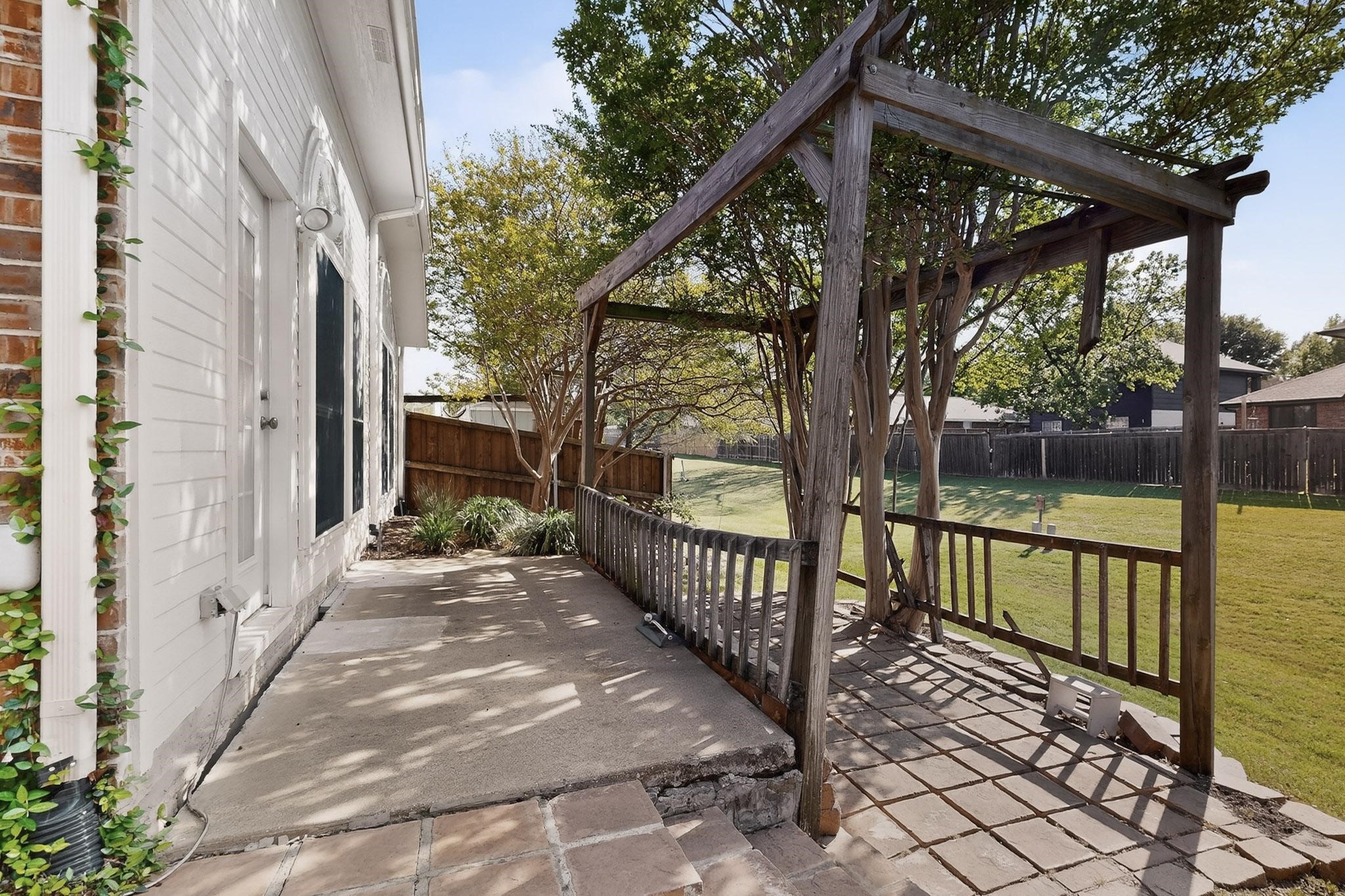2086 Montclair Lane Lewisville TX 75067