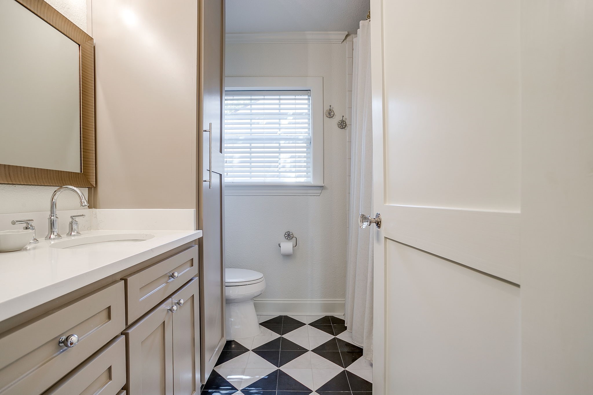 4924 Calmont Avenue Fort Worth TX 76107