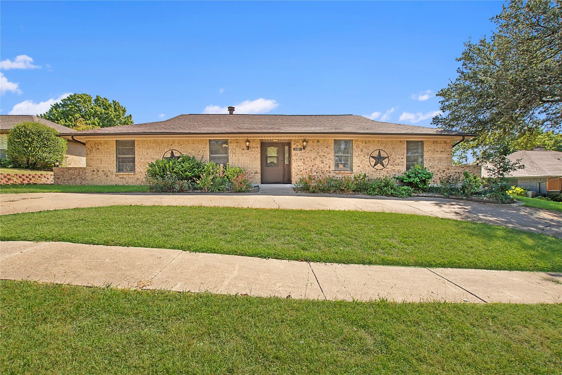 110 La Fawn Circle Garland TX 75043