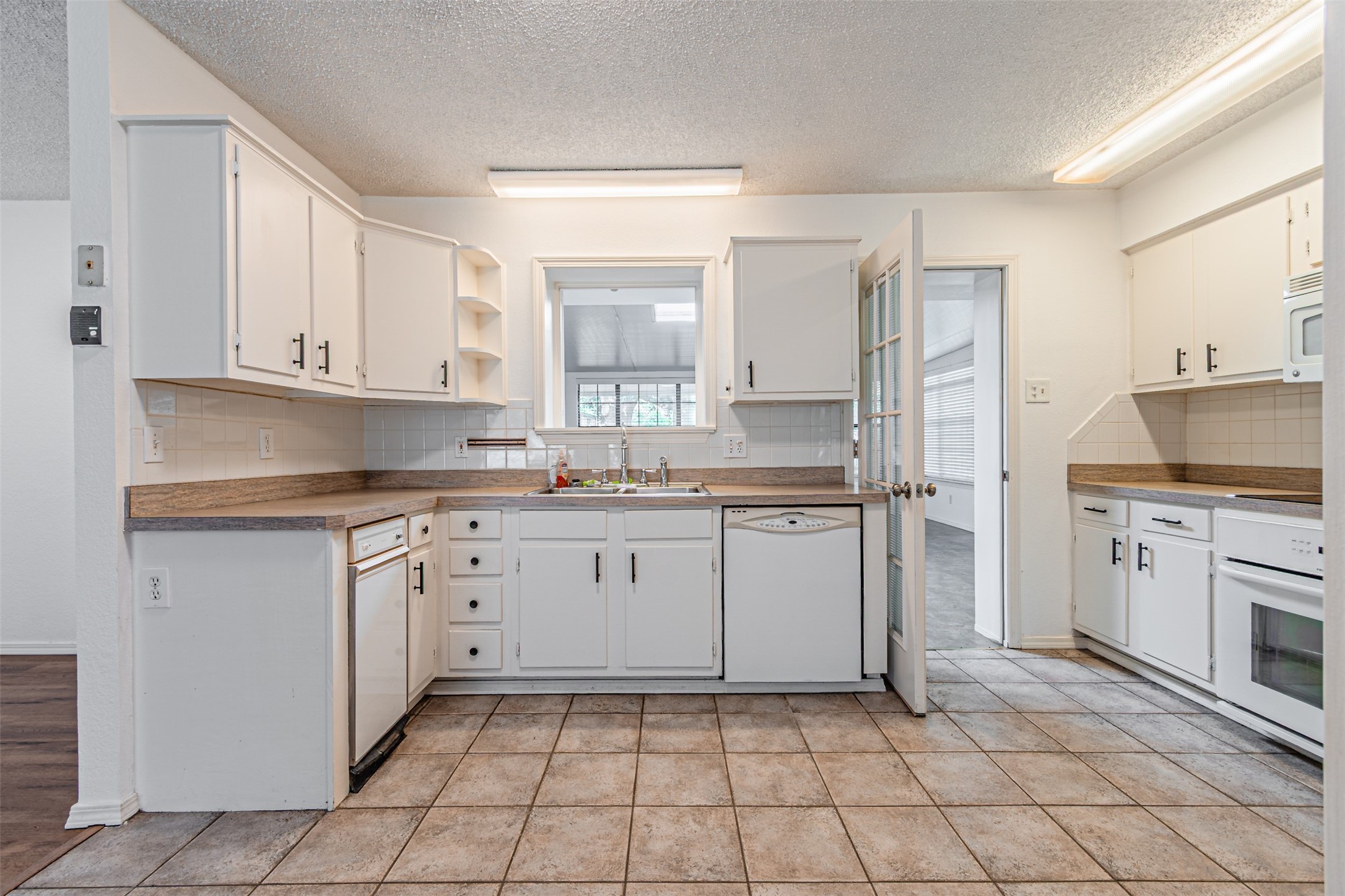 7821 N State Highway 34 Oak Ridge TX 75161