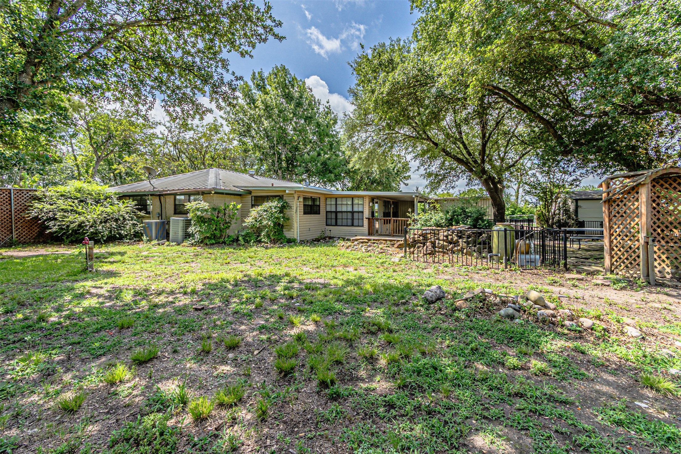 7821 N State Highway 34 Oak Ridge TX 75161