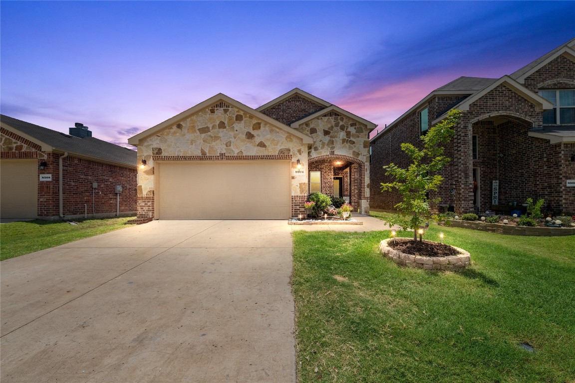 8904 Tenderfoot Lane Aubrey TX 76227