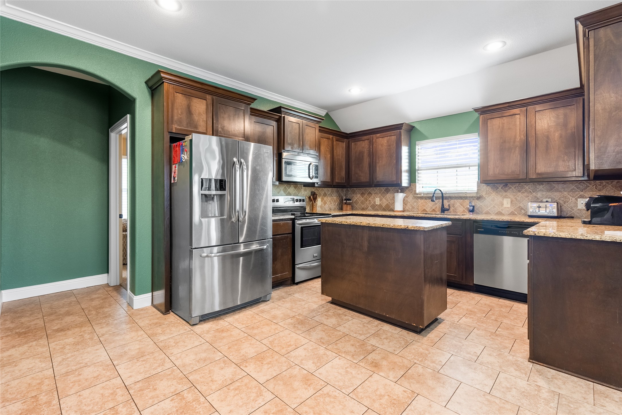 6512 Ashland Drive Greenville TX 75402