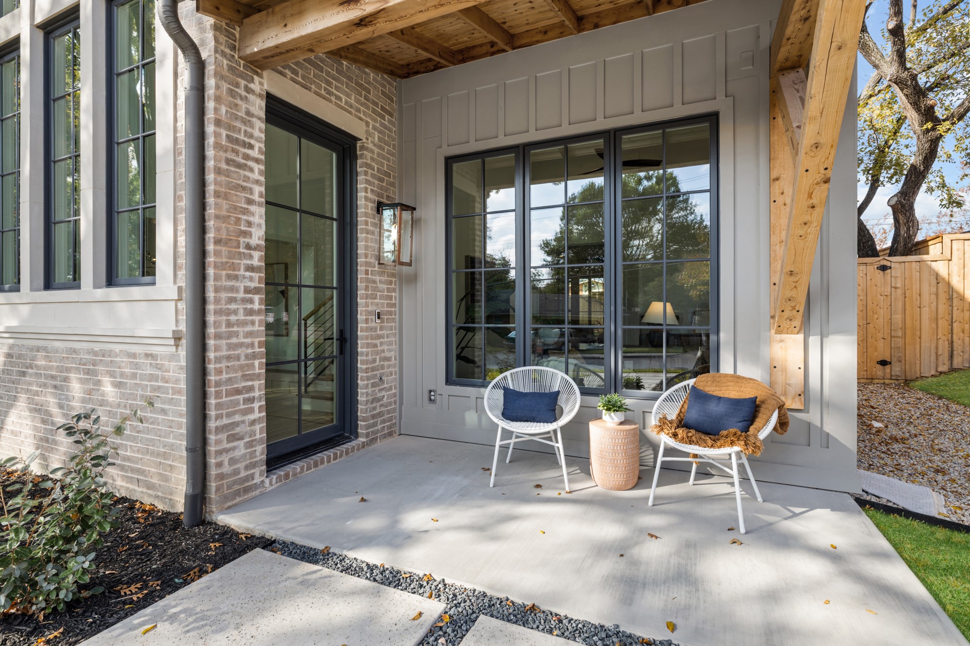 Dallas TX, 9111 Aldwick Drive