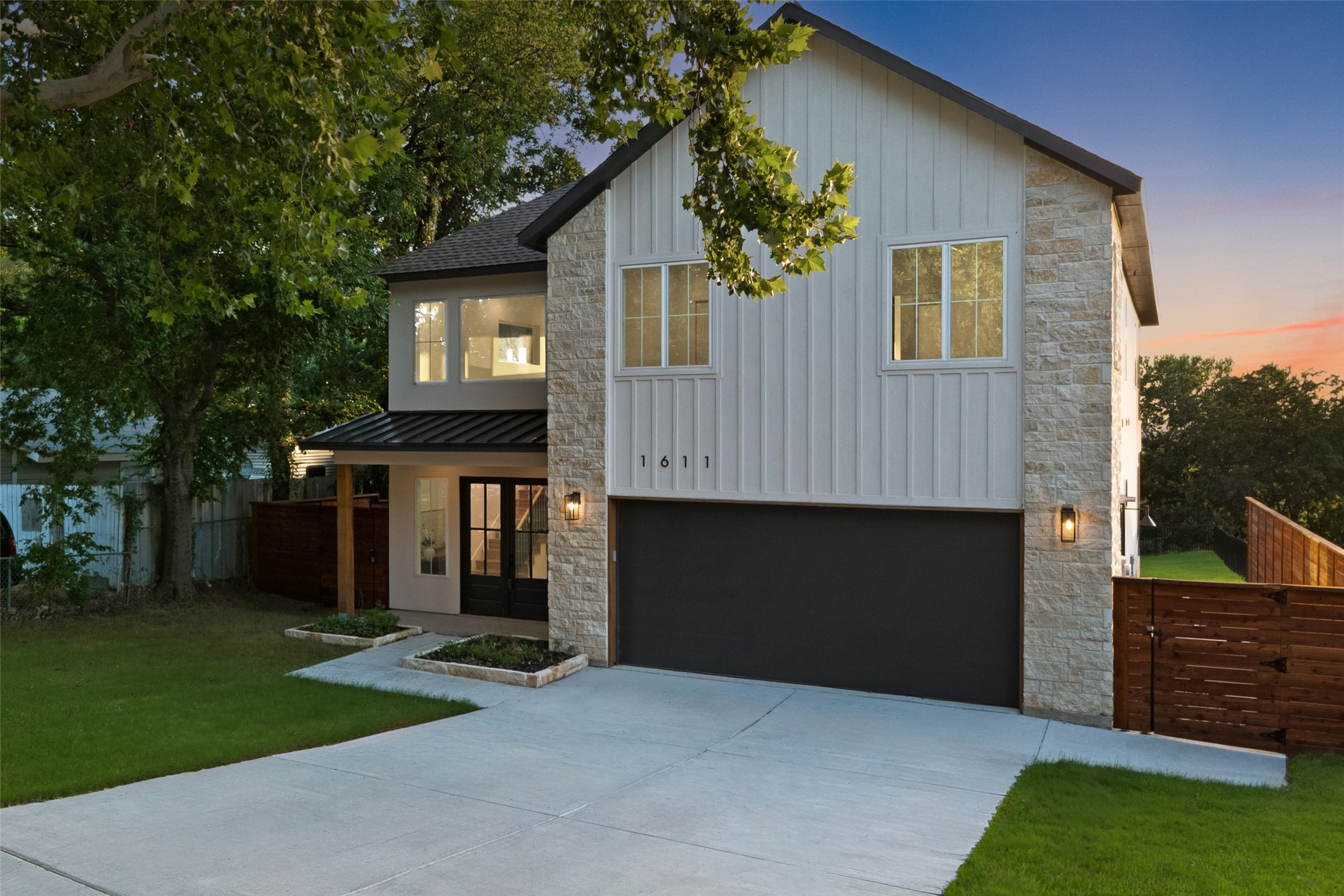 1611 Nancy River Oaks TX 76114