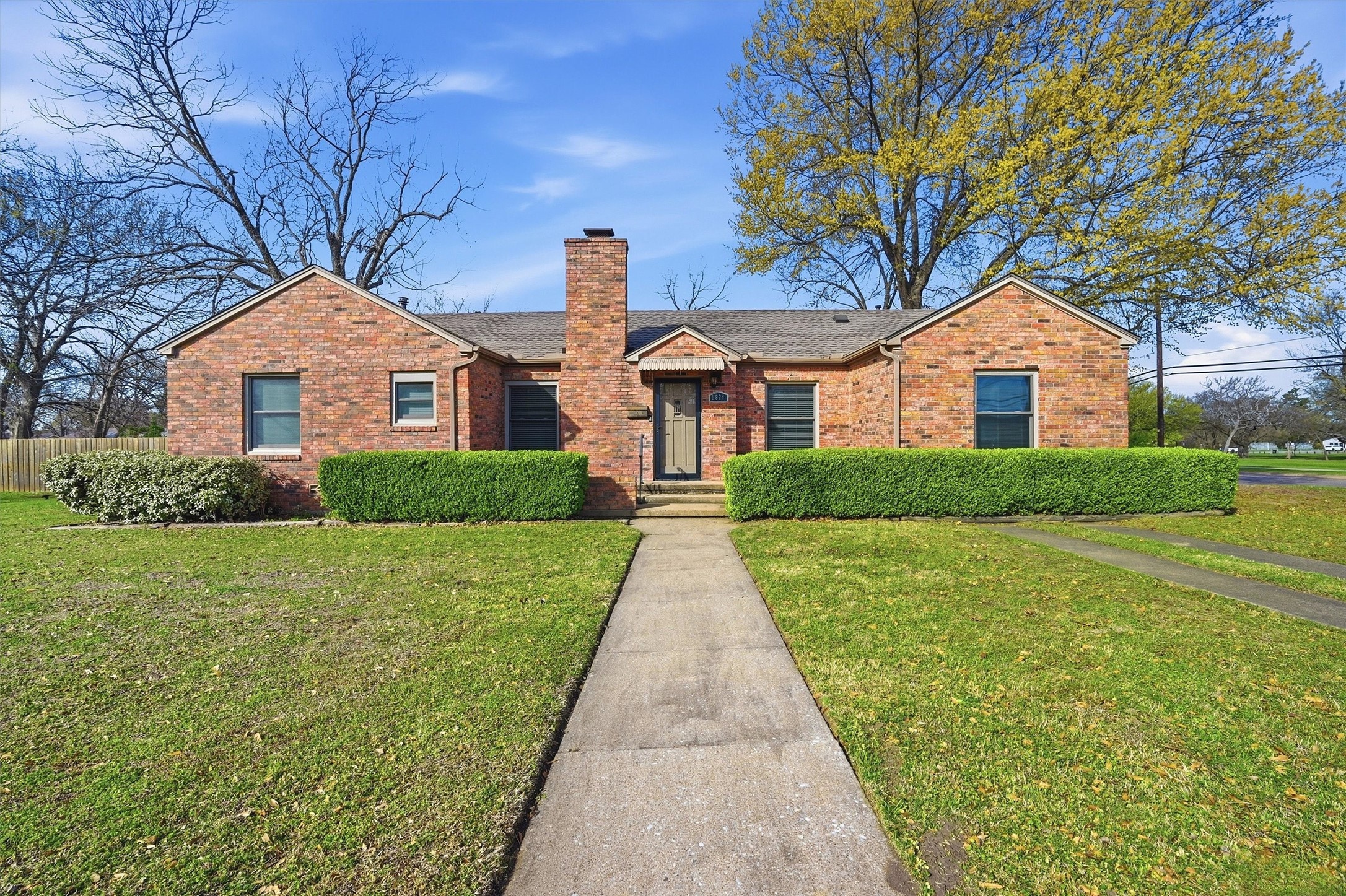 1824 N Binkley Street Sherman TX 75092