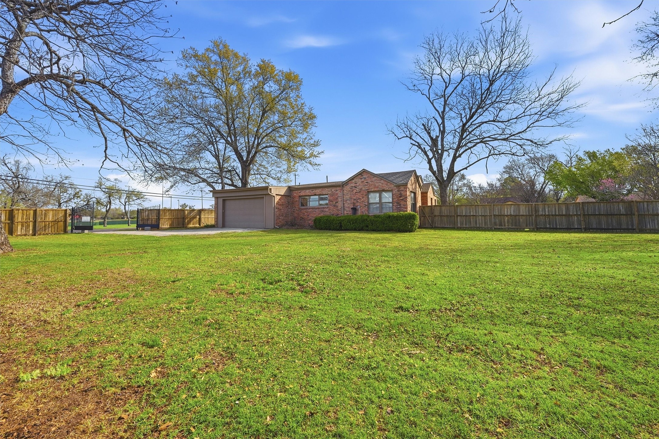 1824 N Binkley Street Sherman TX 75092