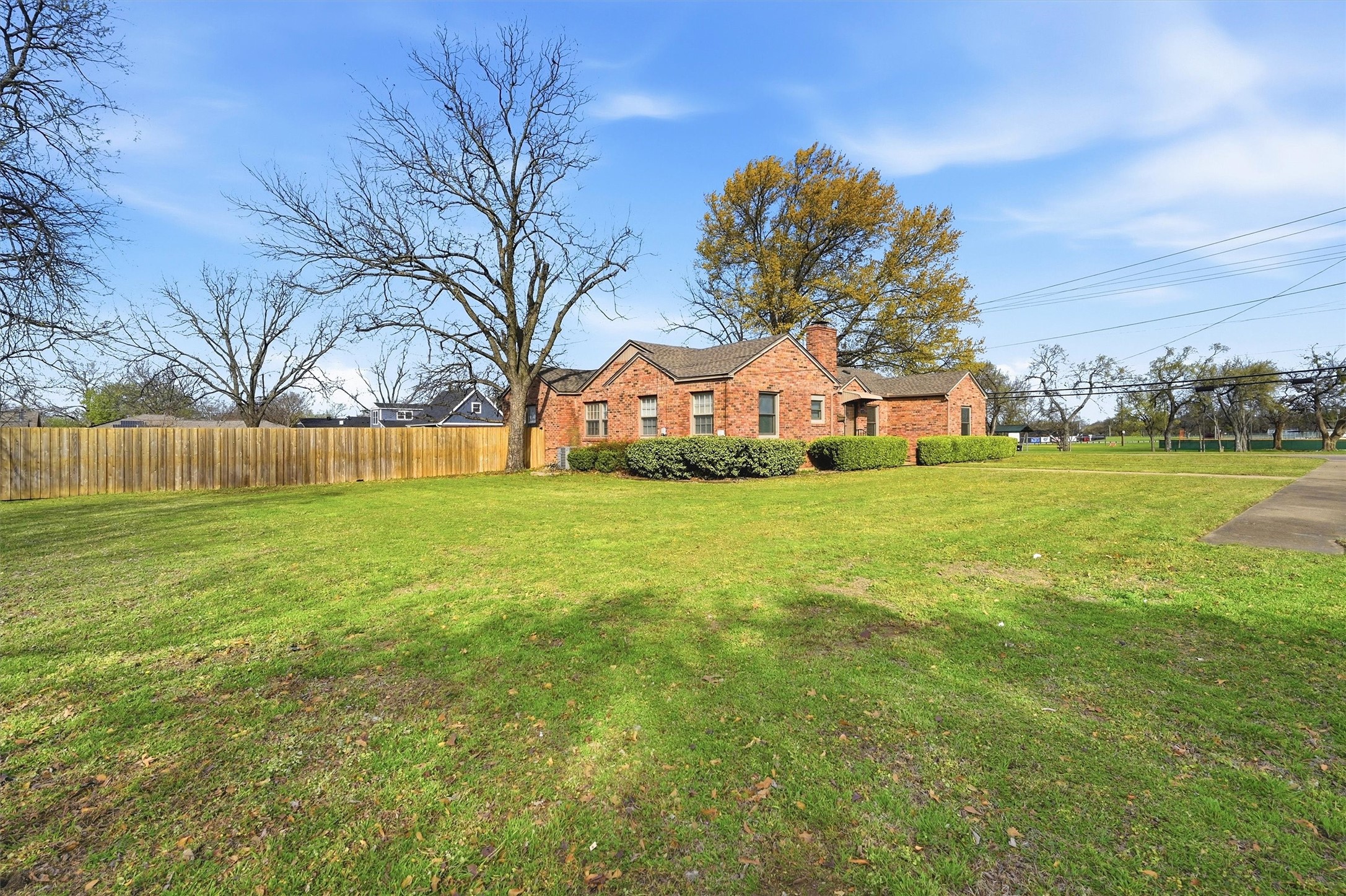 1824 N Binkley Street Sherman TX 75092