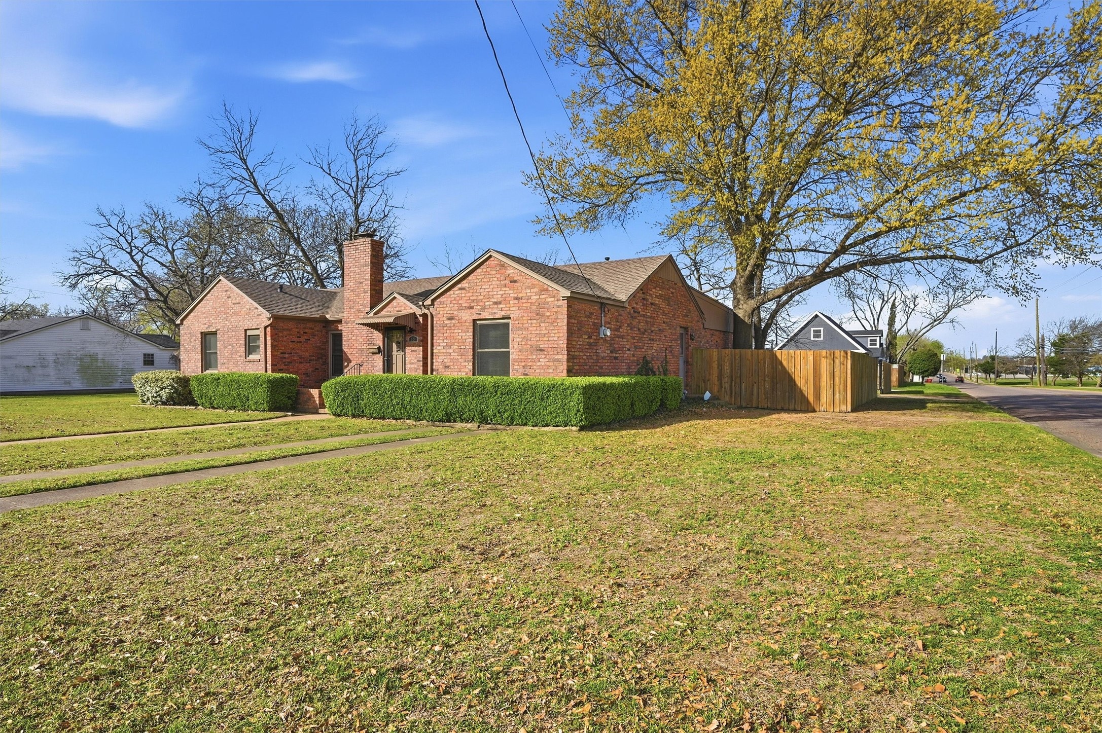 1824 N Binkley Street Sherman TX 75092