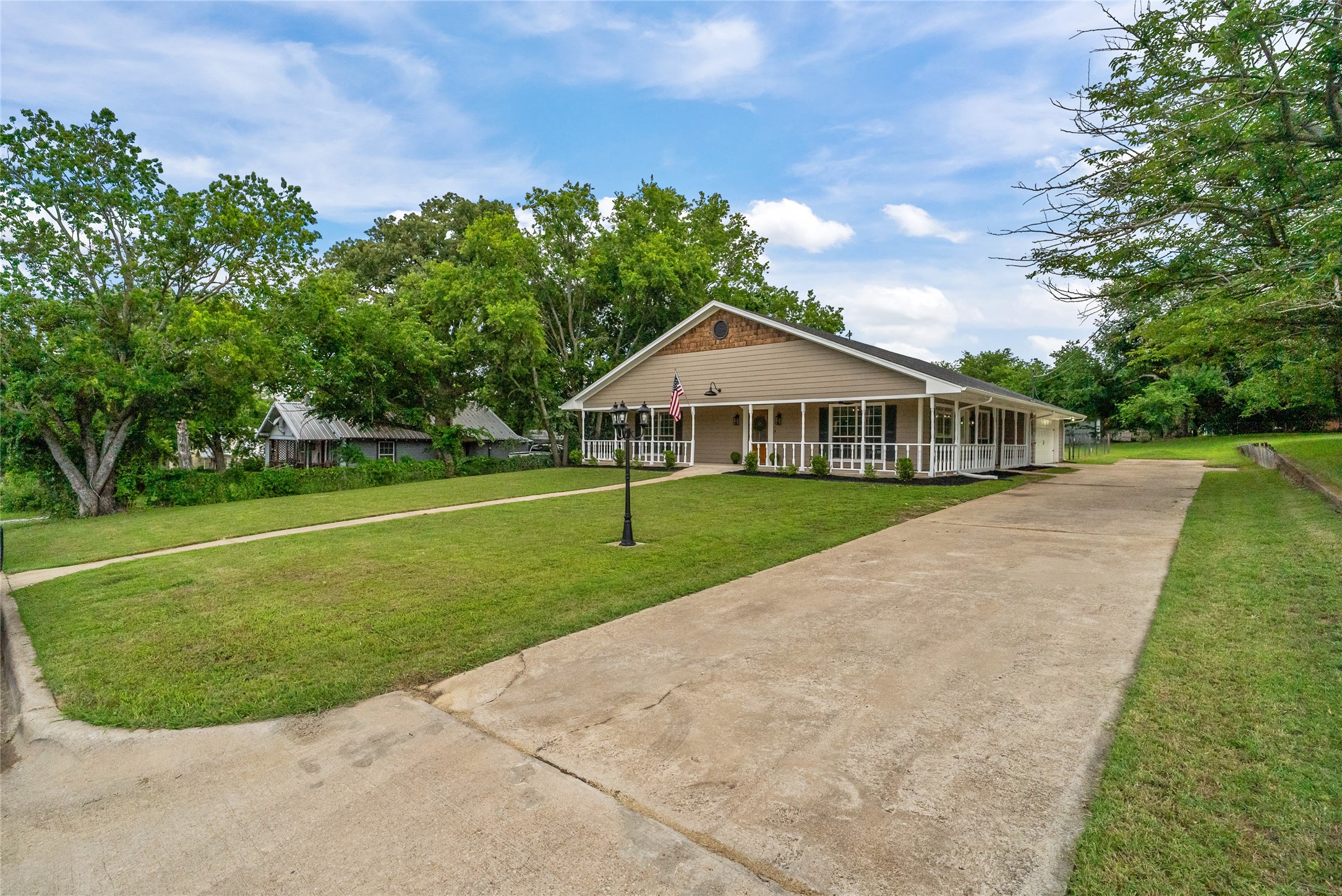 301 E 2nd Street Weatherford TX 76086