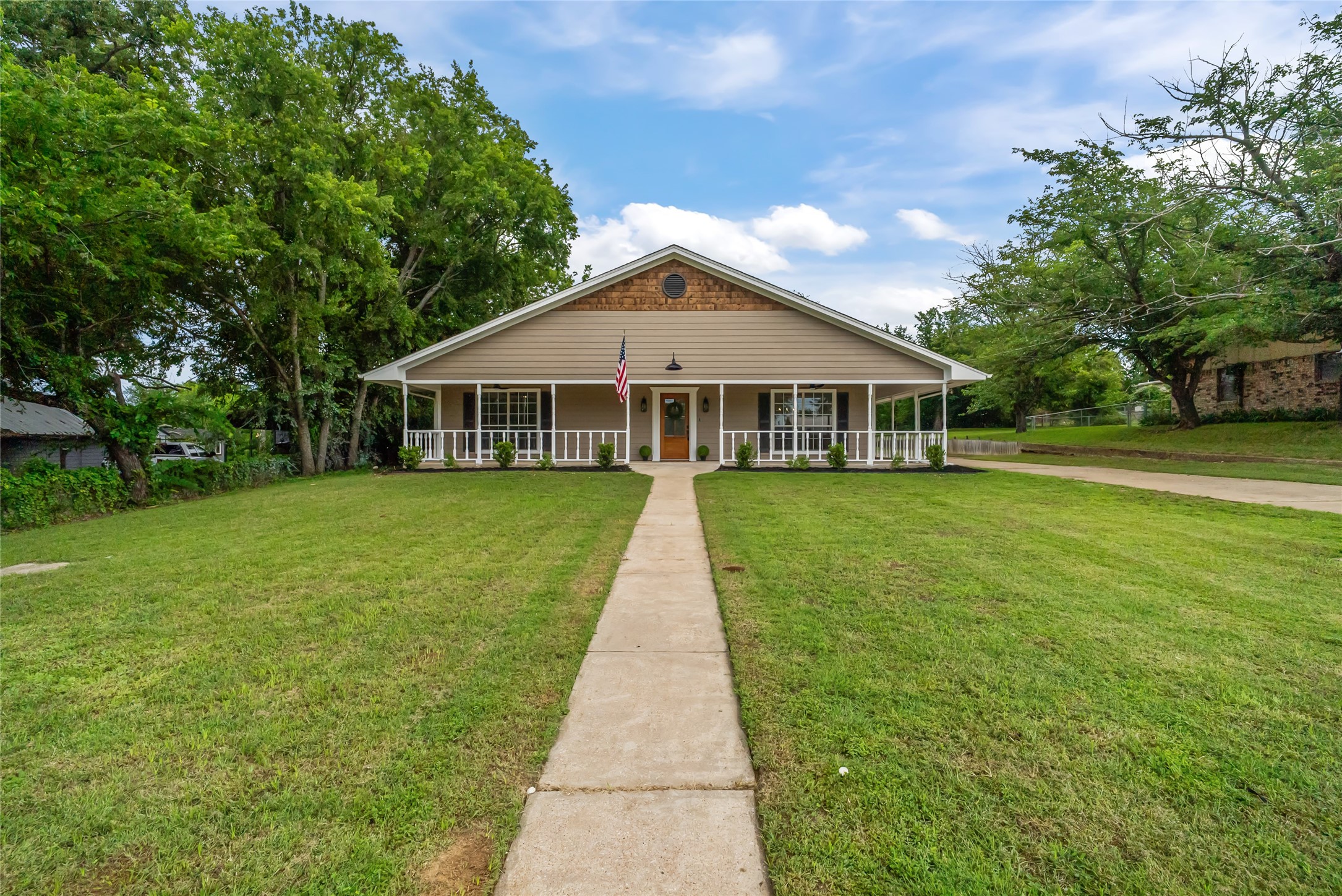 301 E 2nd Street Weatherford TX 76086