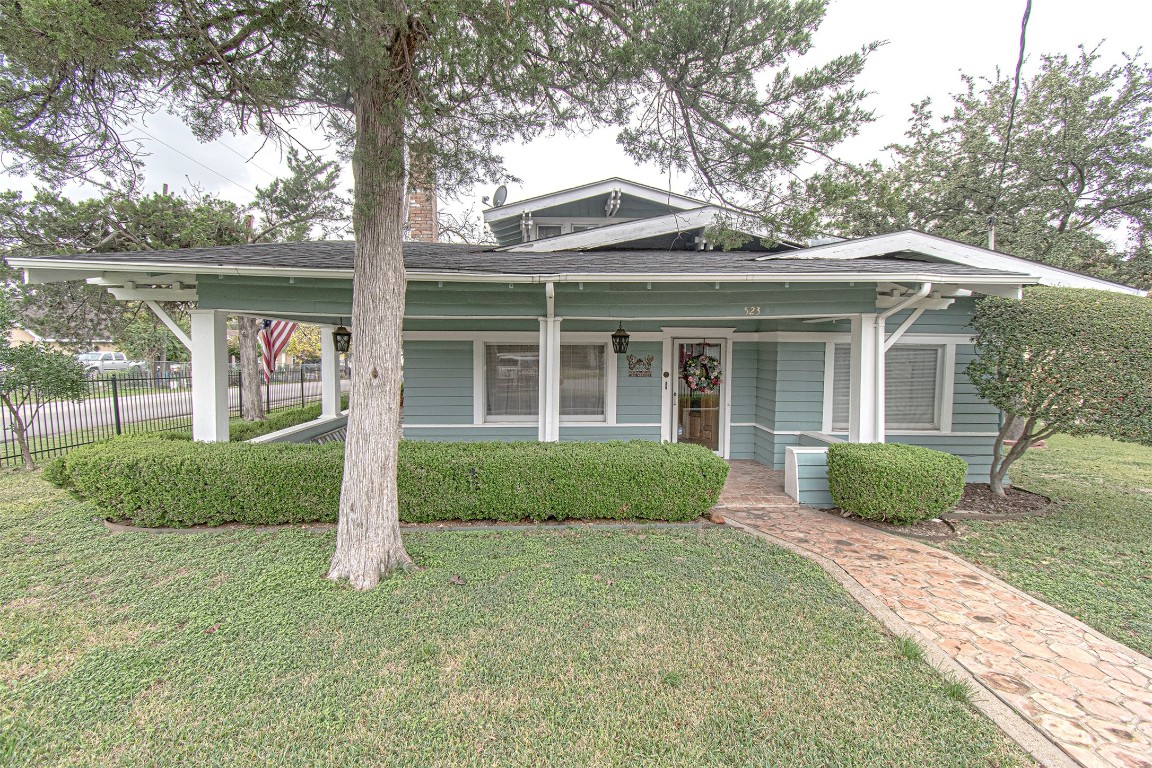 523 Marshalldell Avenue Dallas TX 75211