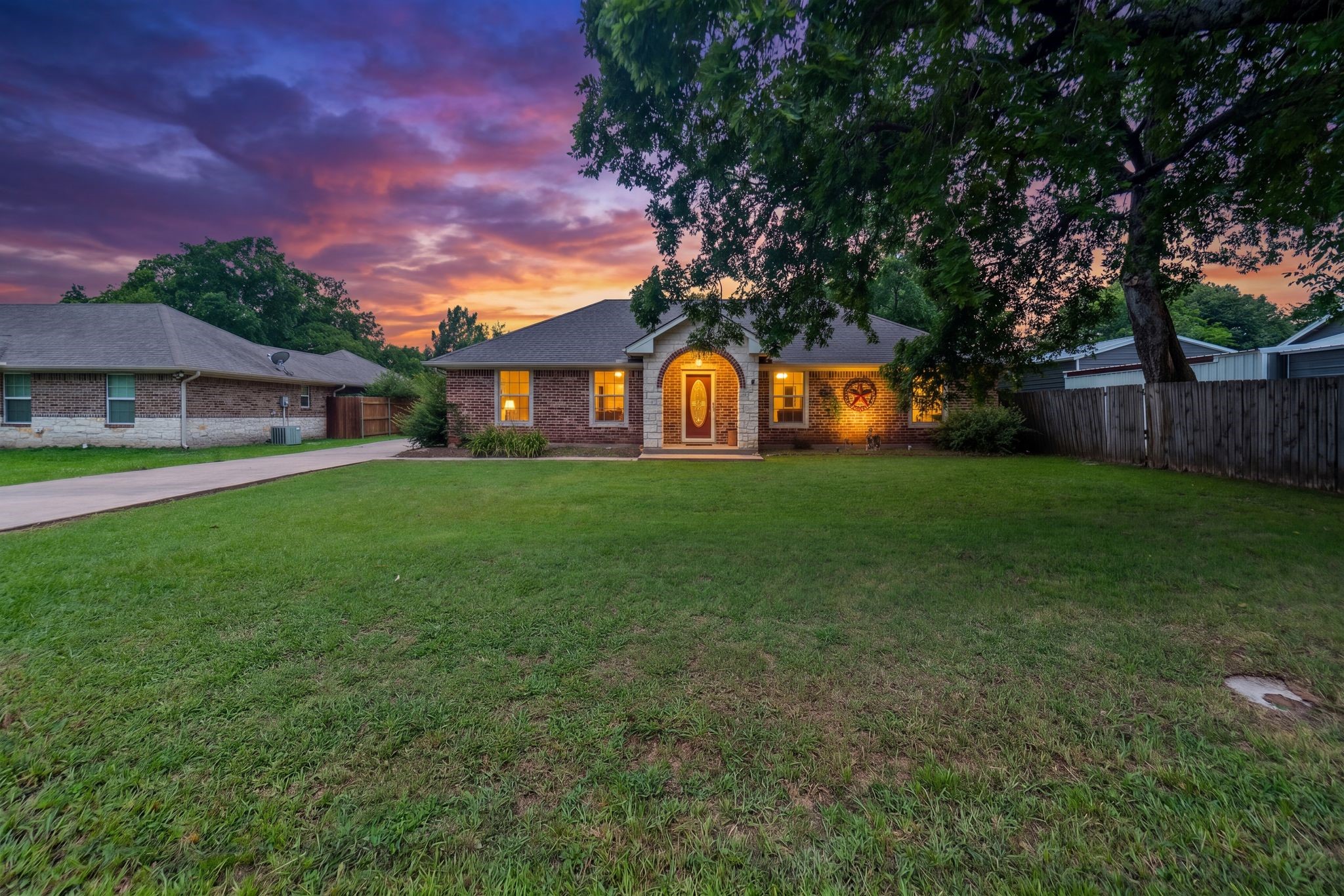 712 S Grand Street Wolfe City TX 75496