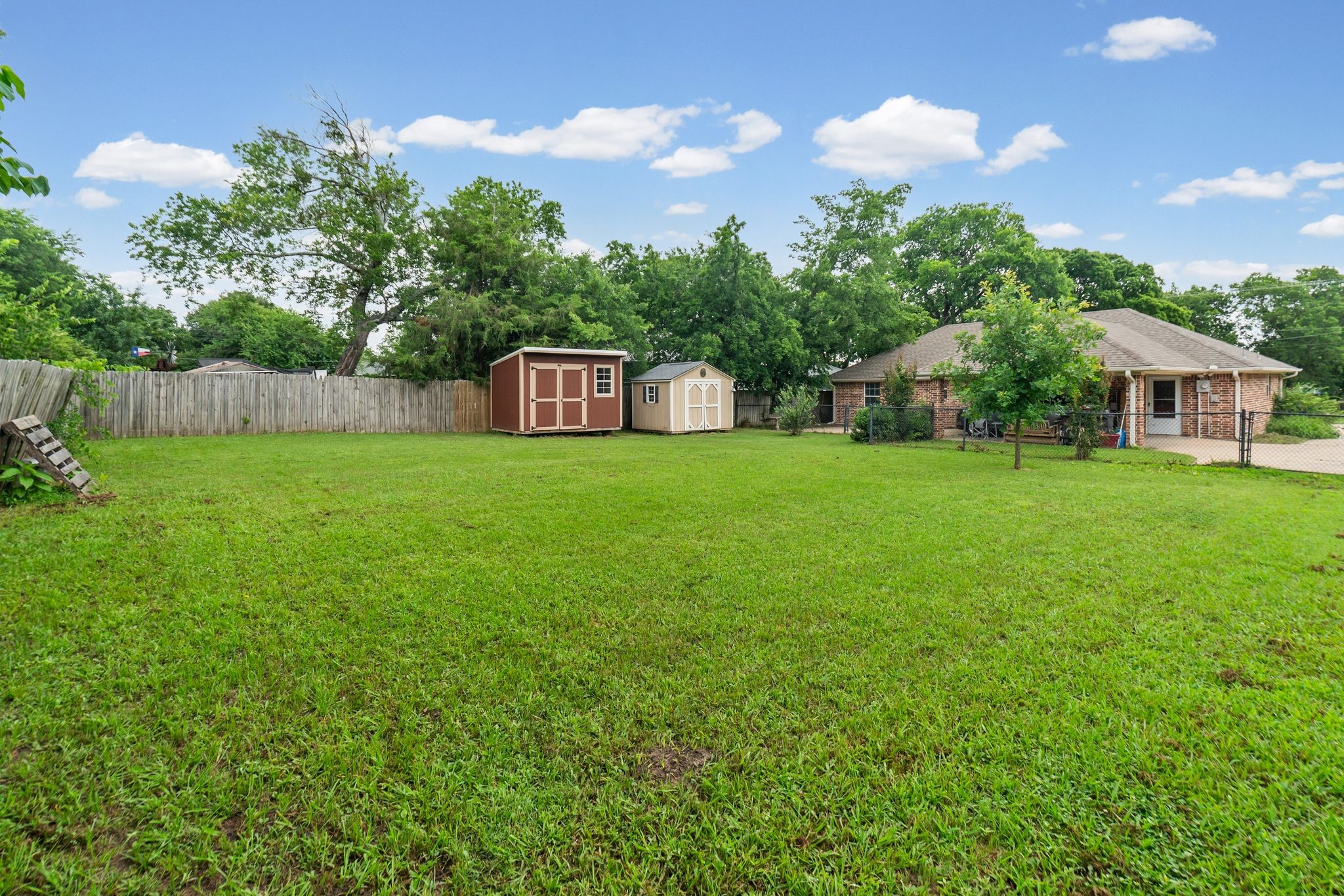 712 S Grand Street Wolfe City TX 75496
