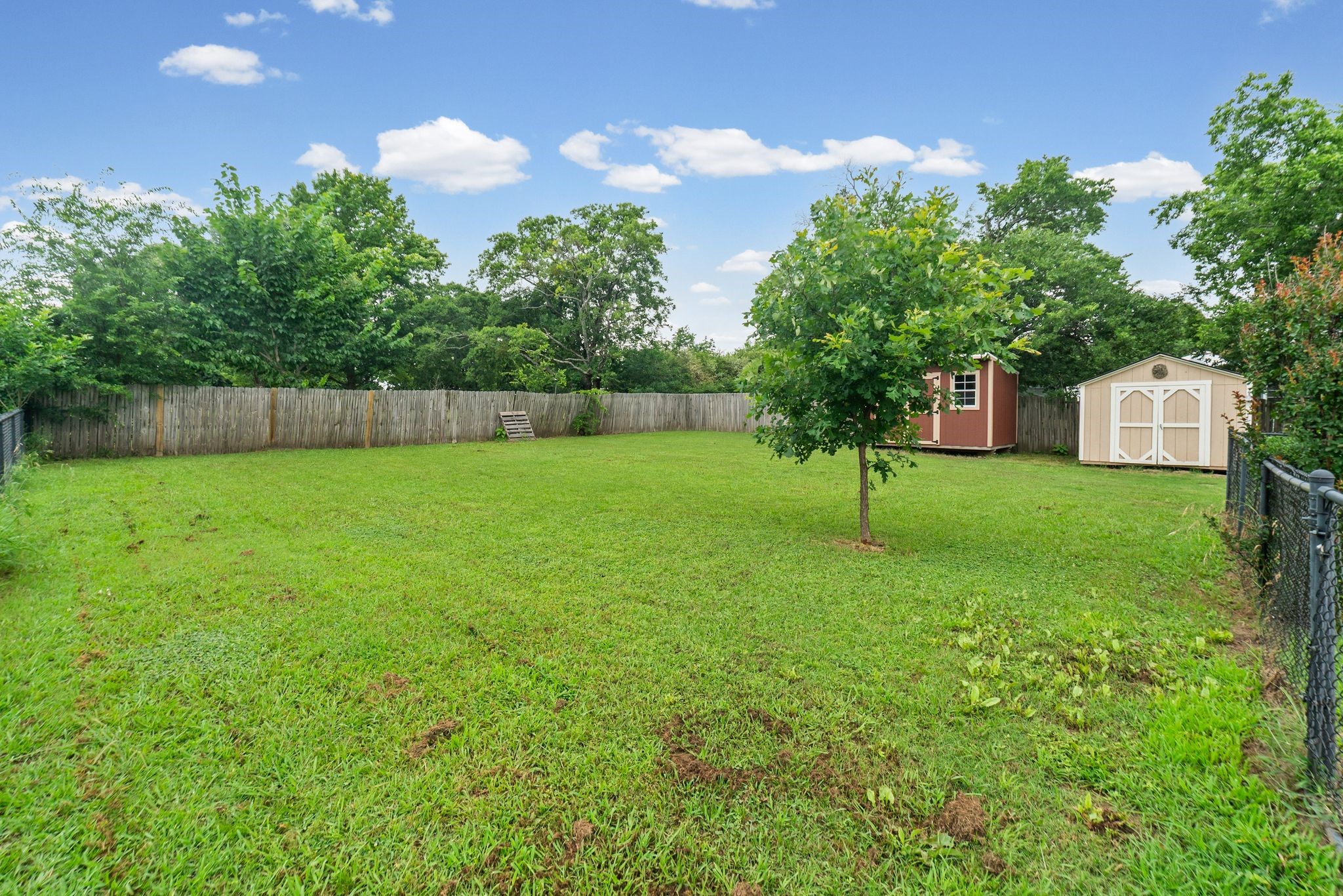 712 S Grand Street Wolfe City TX 75496