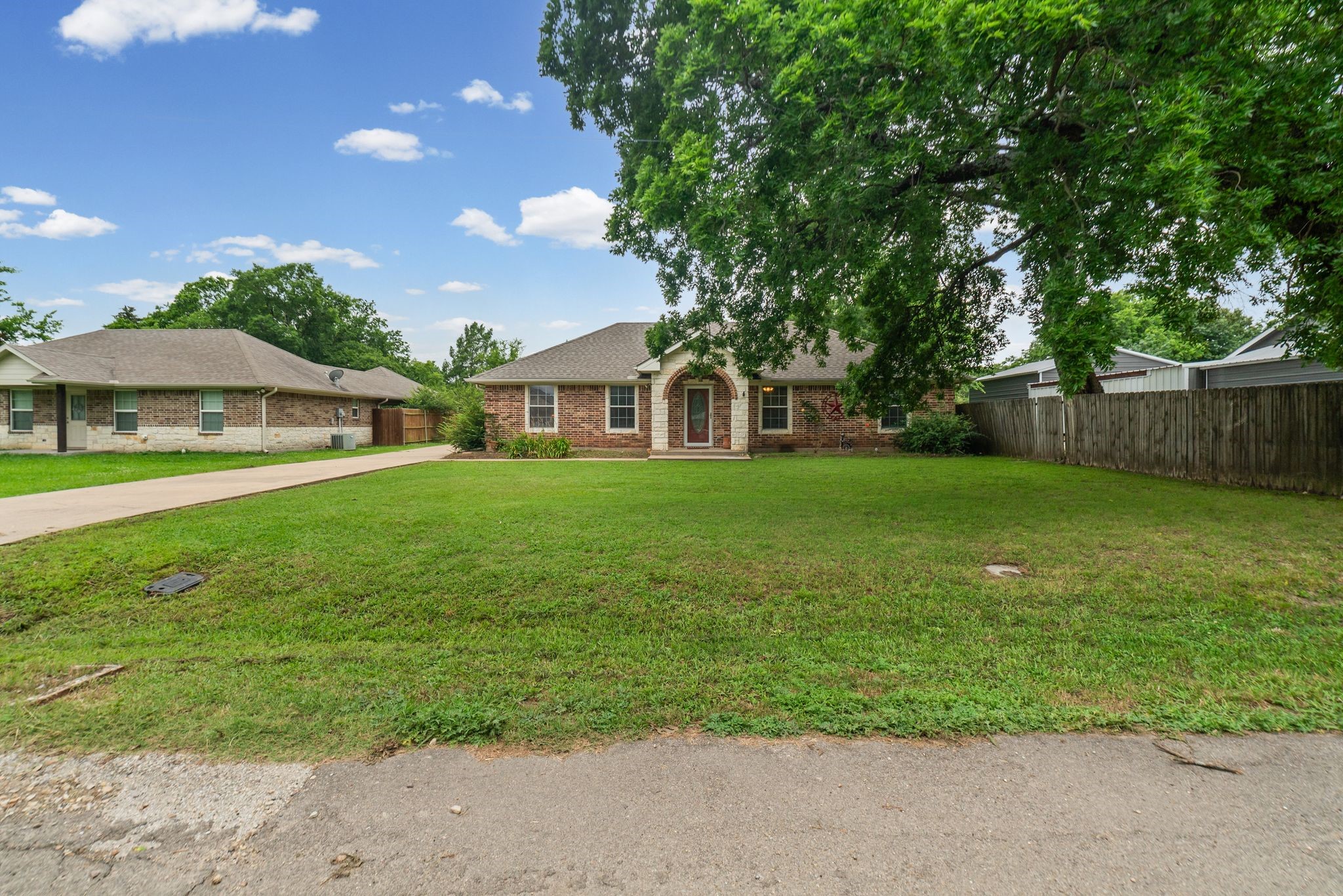 712 S Grand Street Wolfe City TX 75496