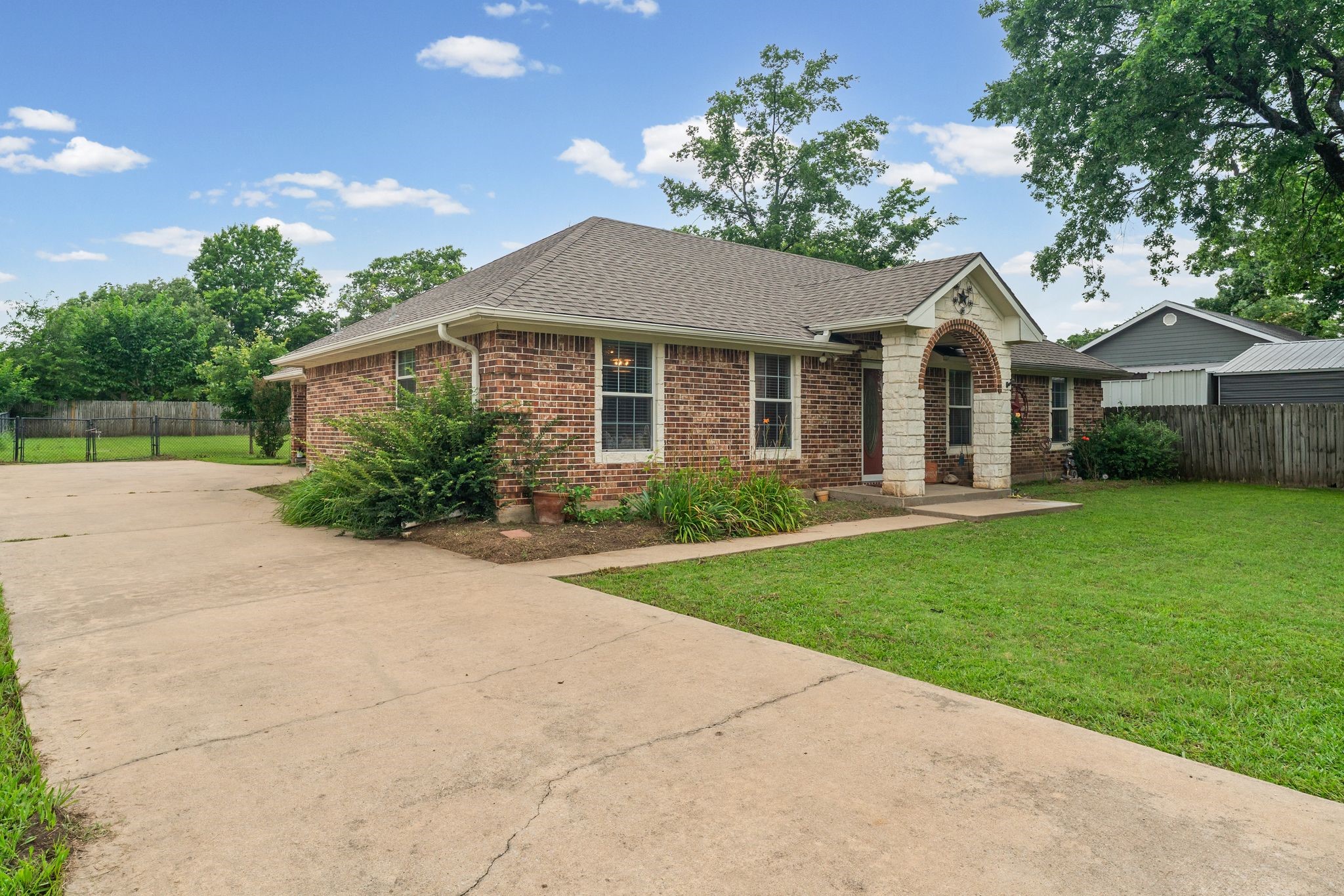 712 S Grand Street Wolfe City TX 75496