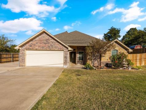 304 Knob Hill Drive Granbury TX 76048