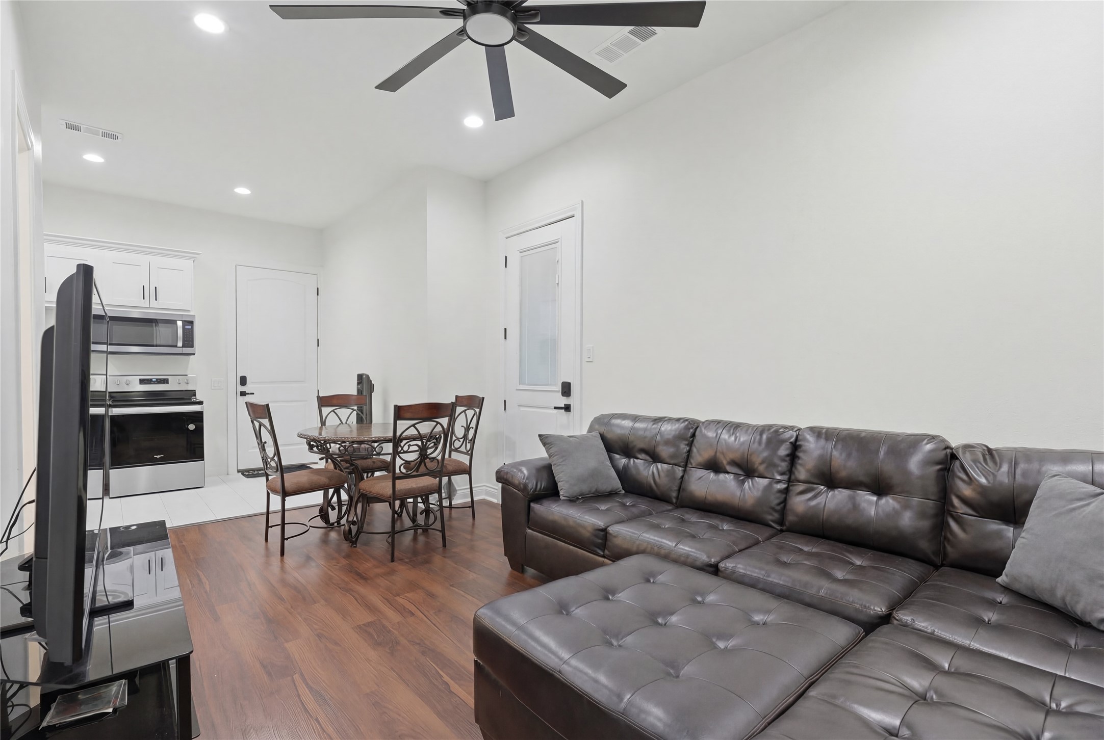 1107 Lily Court Grand Prairie TX 75104
