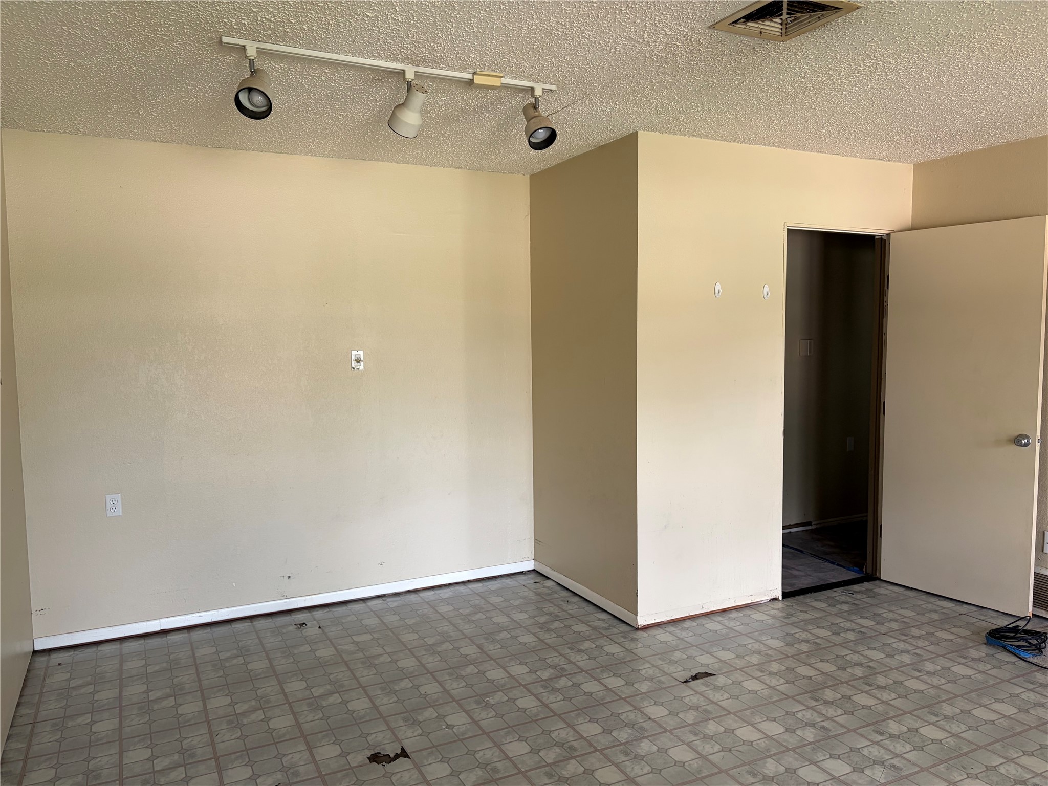 2036 Salem Street Irving TX 75061