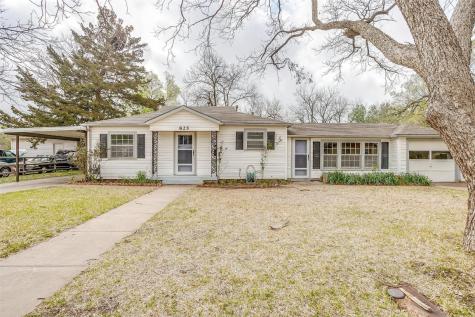 825 Featherston Street Cleburne TX 76033