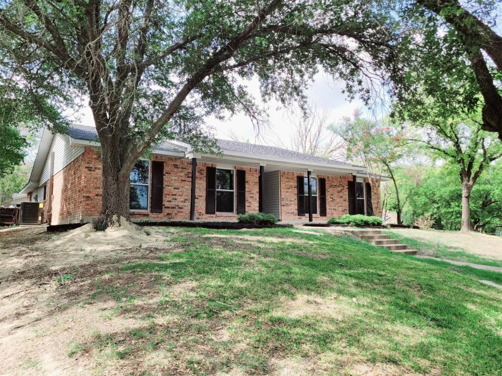 165 N Crestwood Boulevard Desoto TX 75115