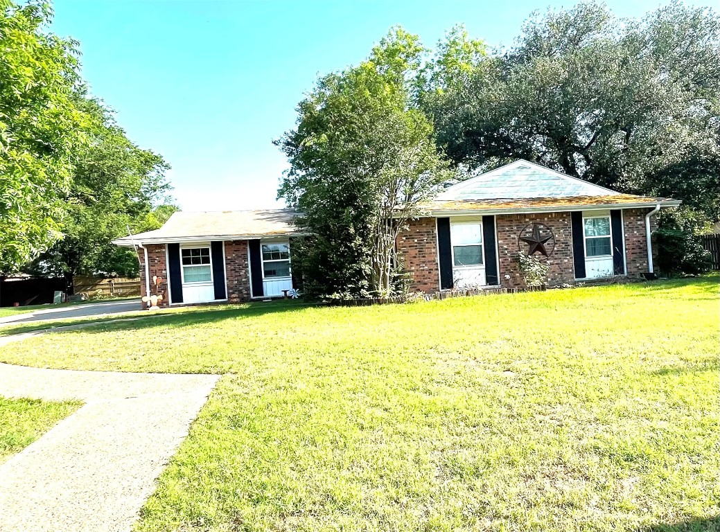 916 La Villeta Street Mexia TX 76667